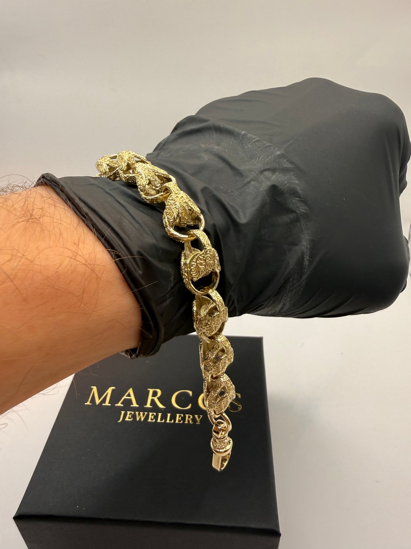 9ct Gold Tulip Bracelet 9" 11mm 34.4g