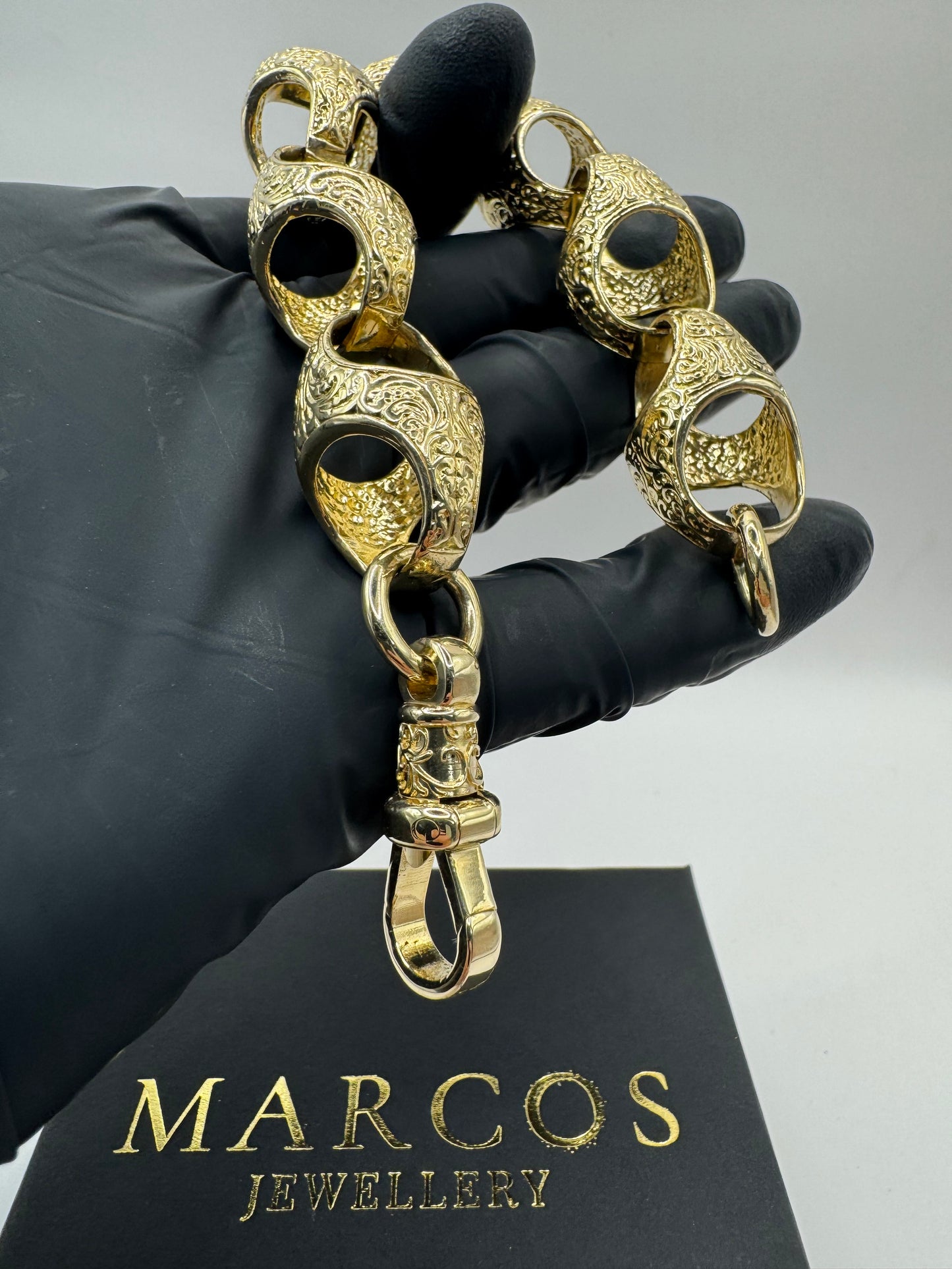 9ct Gold XL Acorn Bracelet 9.75" 19mm 94.48g
