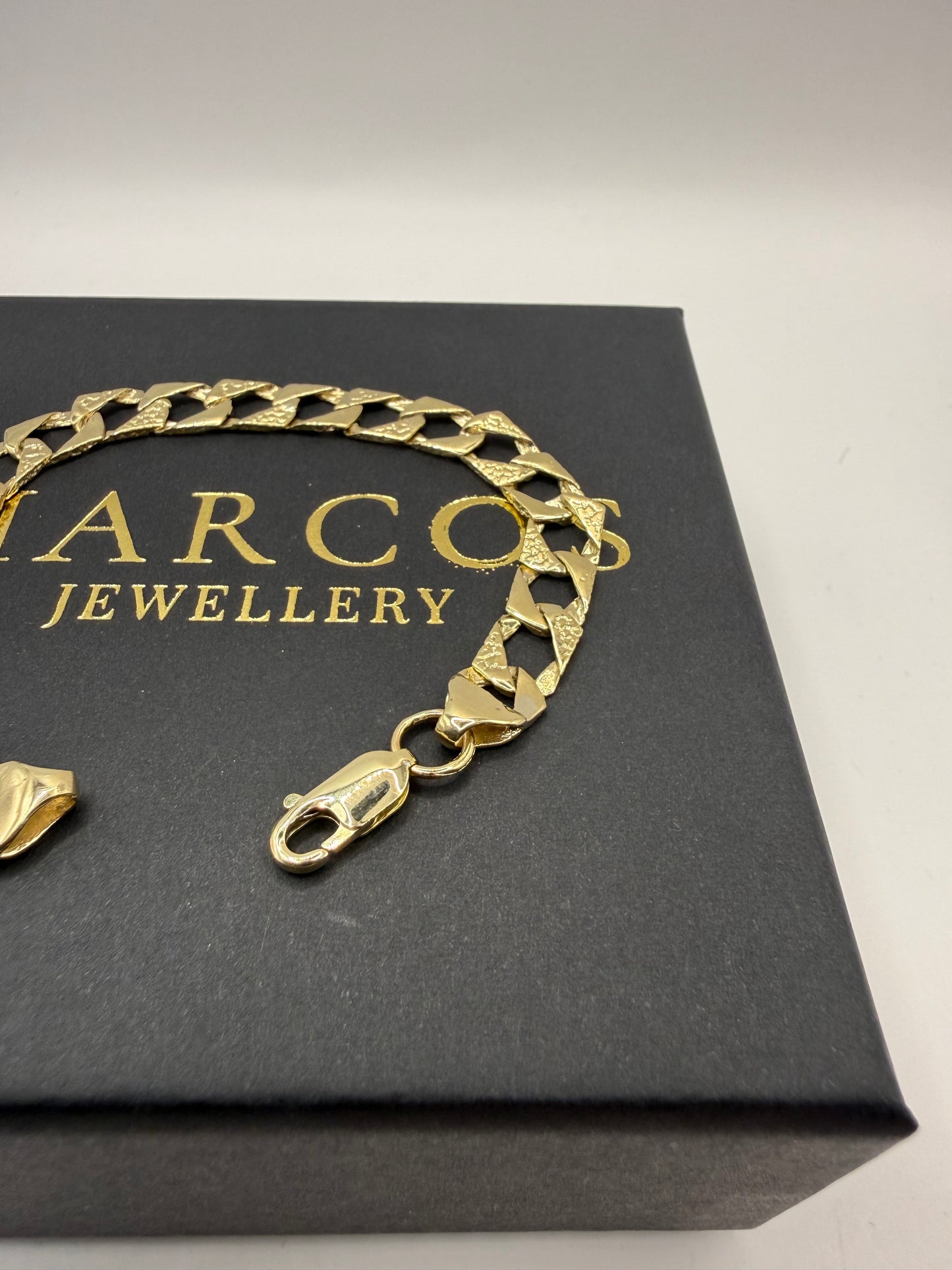 9ct Gold Chaps Bracelet 7" 8mm 8.59g