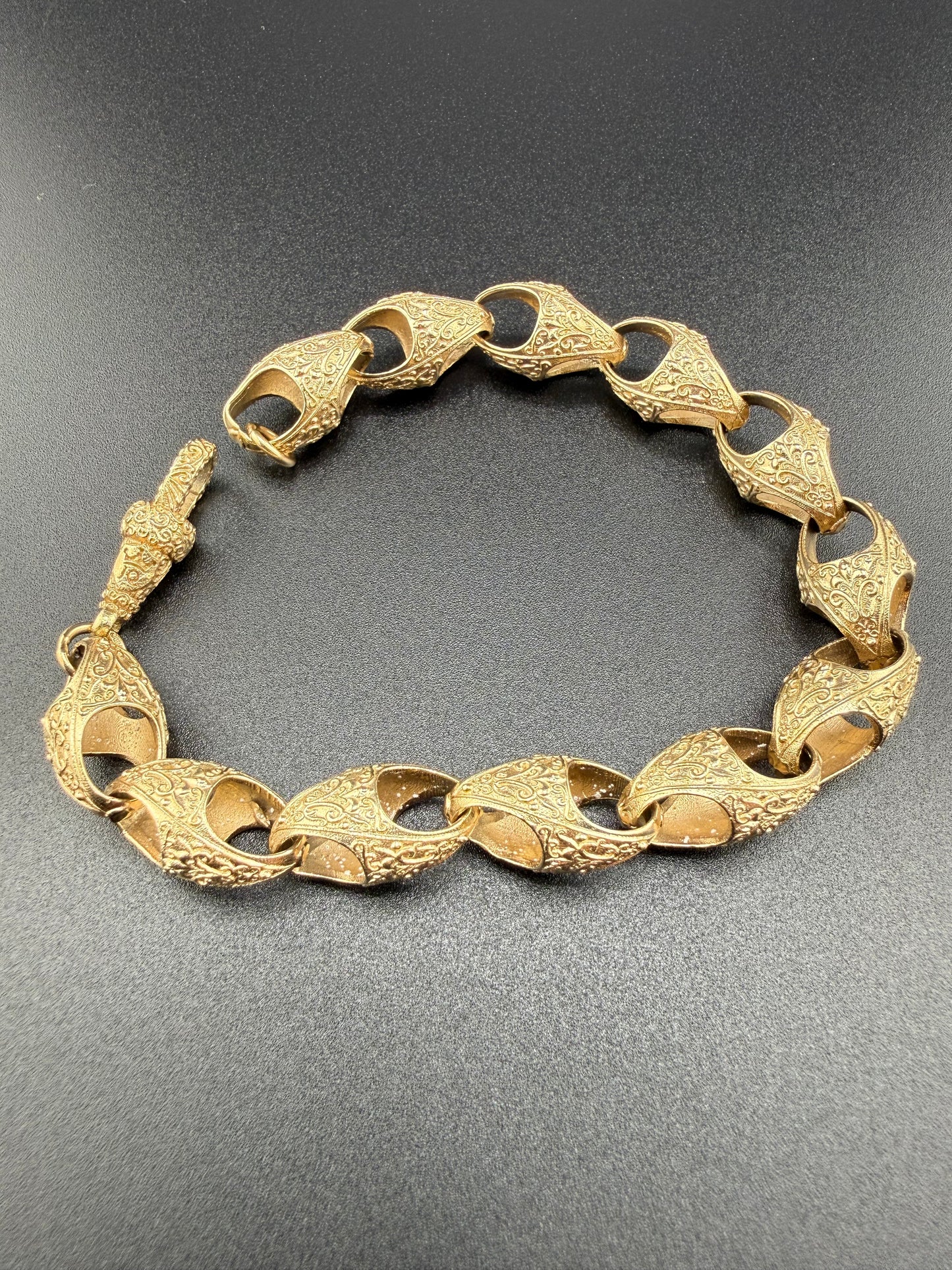 9ct Gold Acorn Bracelet 8.75" 11mm 29.39g