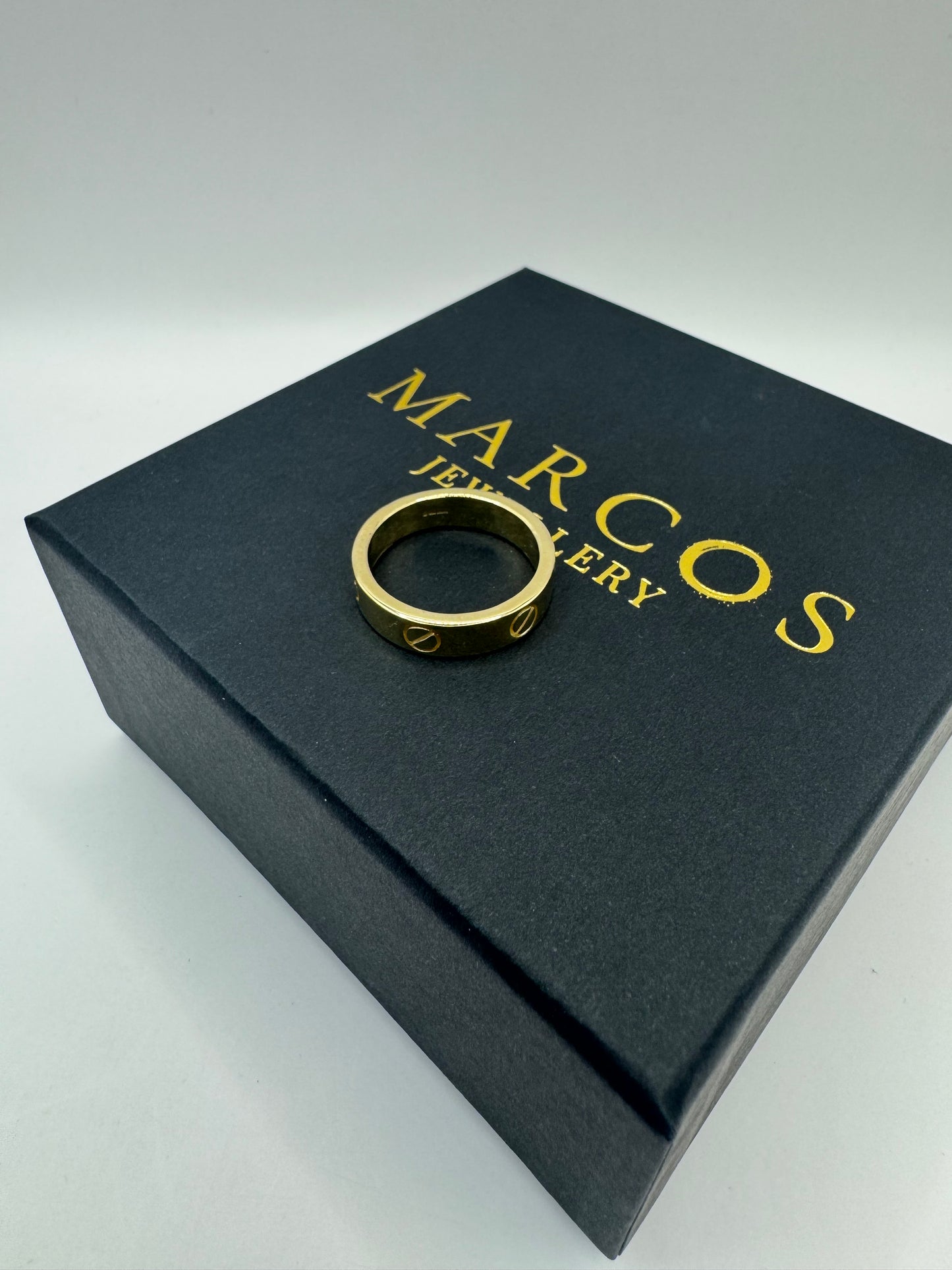 9ct Gold Designer Style Ring Size U 7.1g