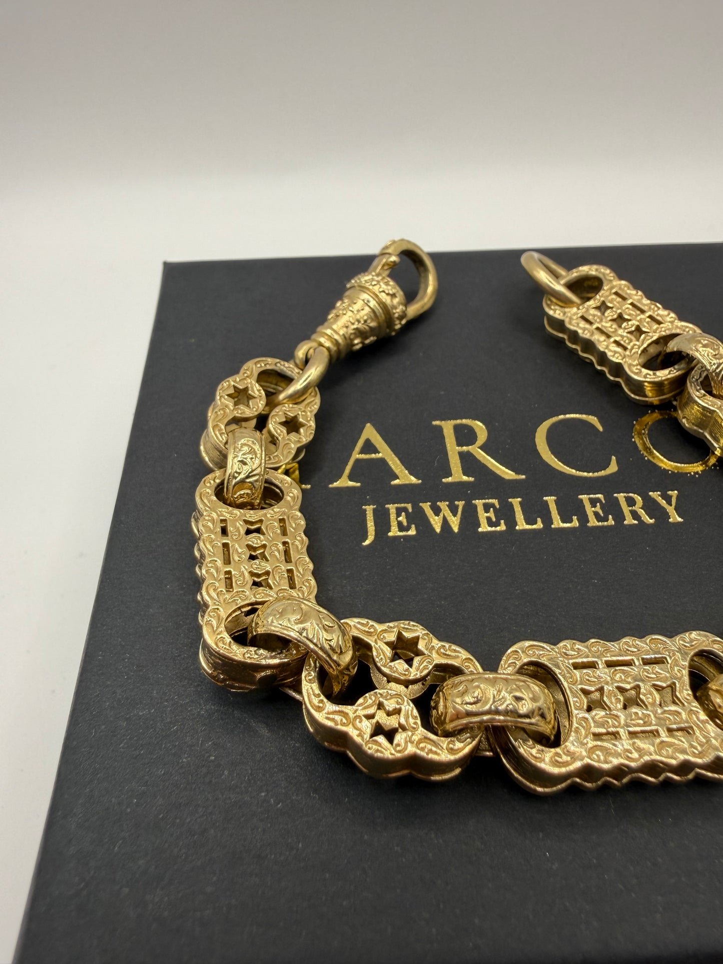 9ct Gold Stars & Bars Bracelet 9" 12mm 52.3g