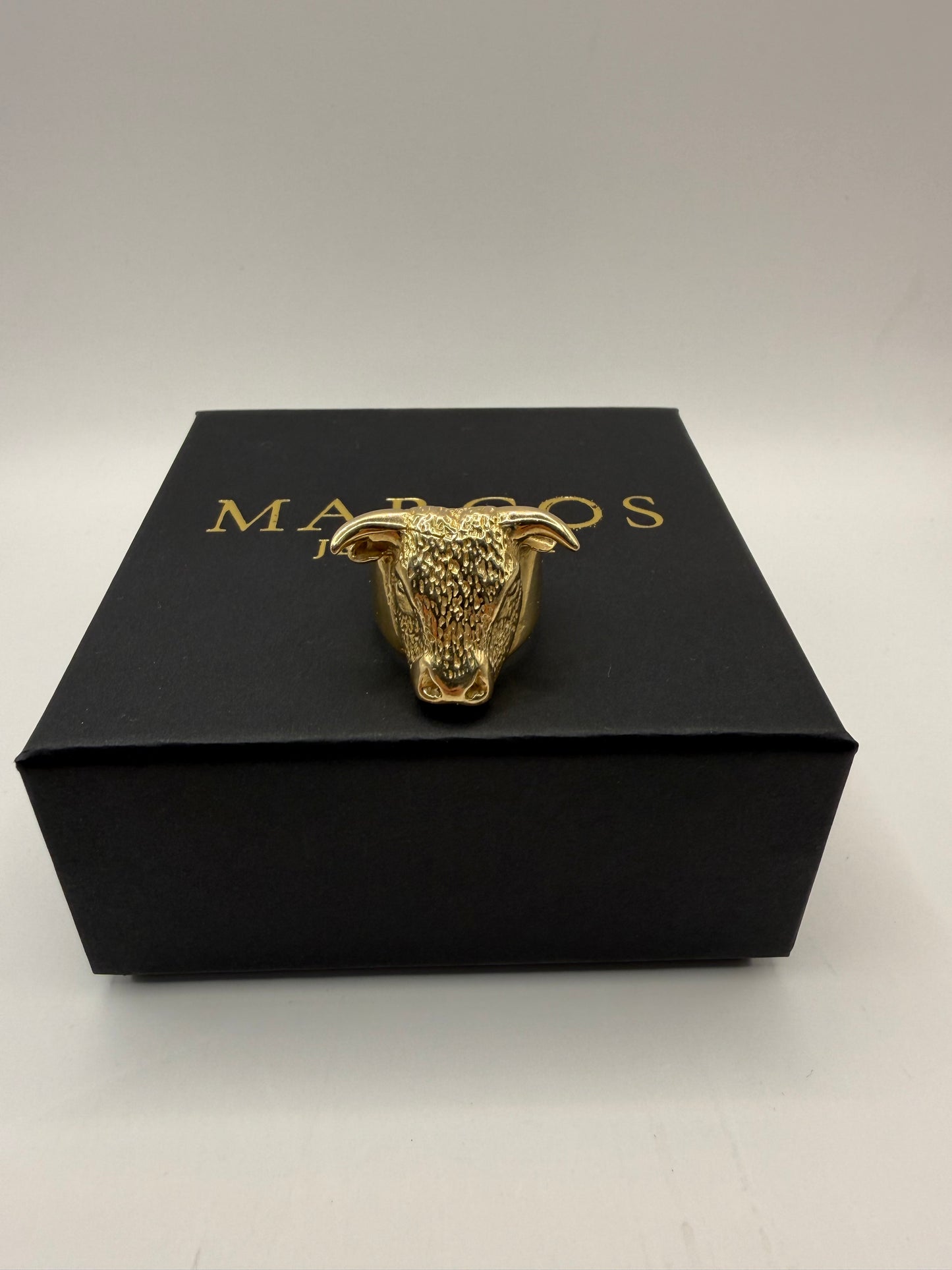 9ct Gold Bull Ring Size U-V 25.88g