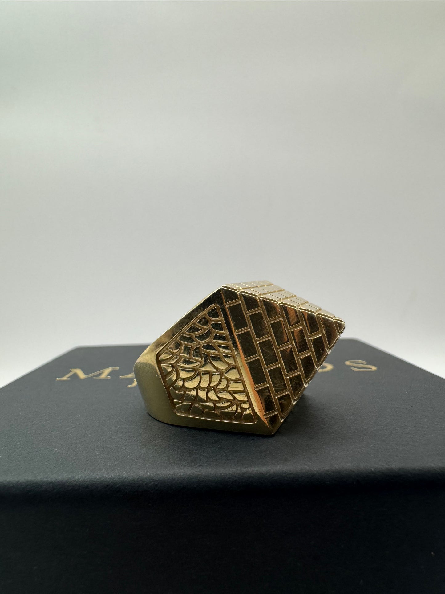 9ct Gold Pyramid Ring Size X-Y 26.45g