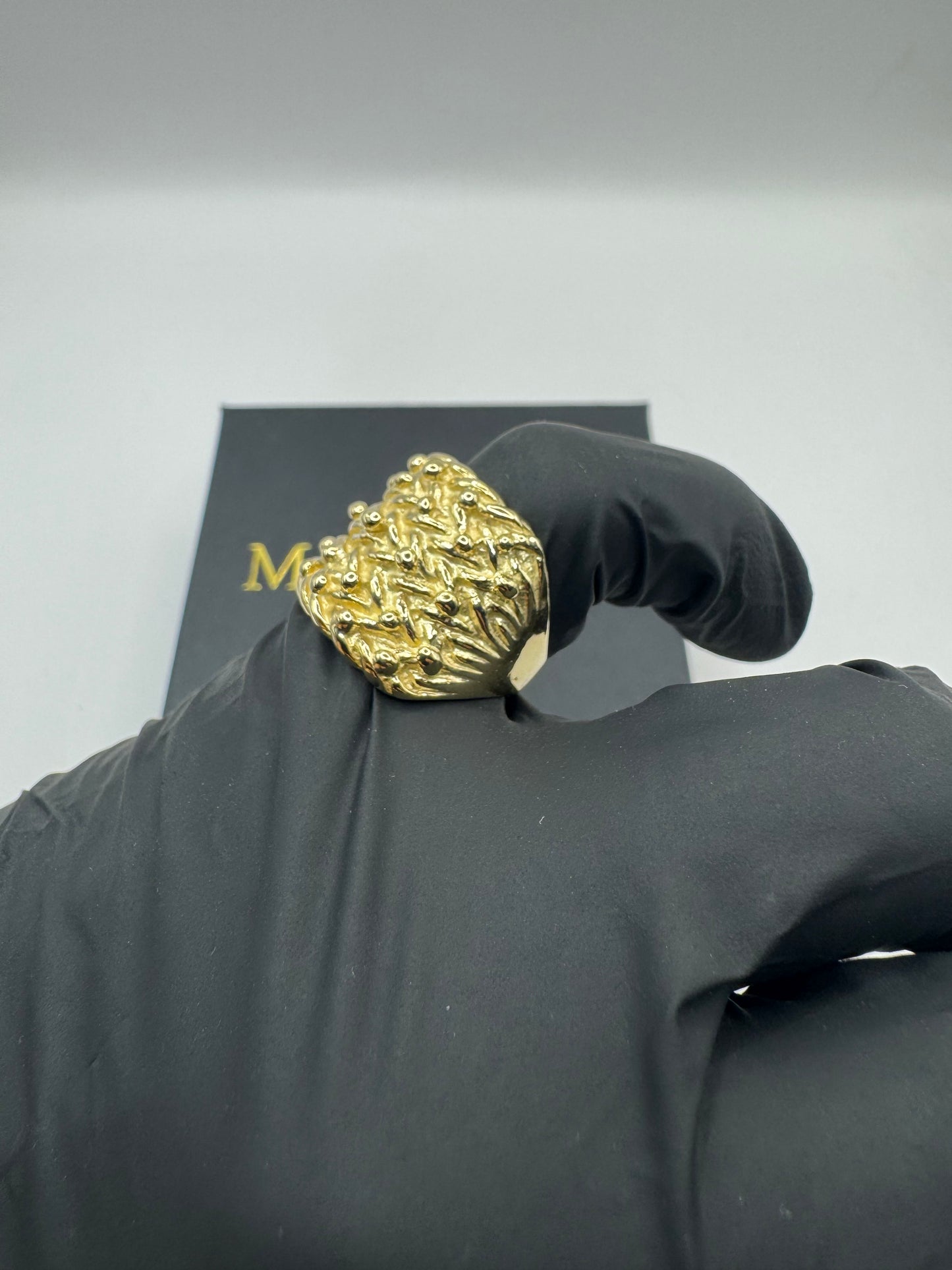 9ct Gold Keeper Ring Size S 11.28g