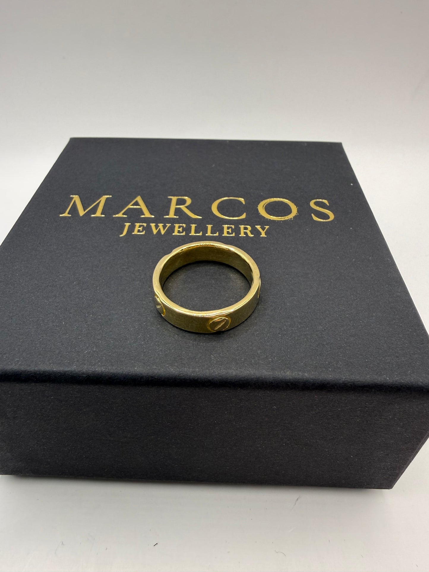 9ct Gold Designer Style Ring