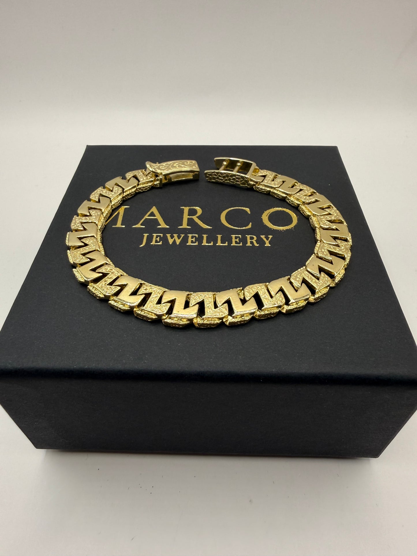 9ct Gold Mariner Link Bracelet 8.5" 10mm 28.61g
