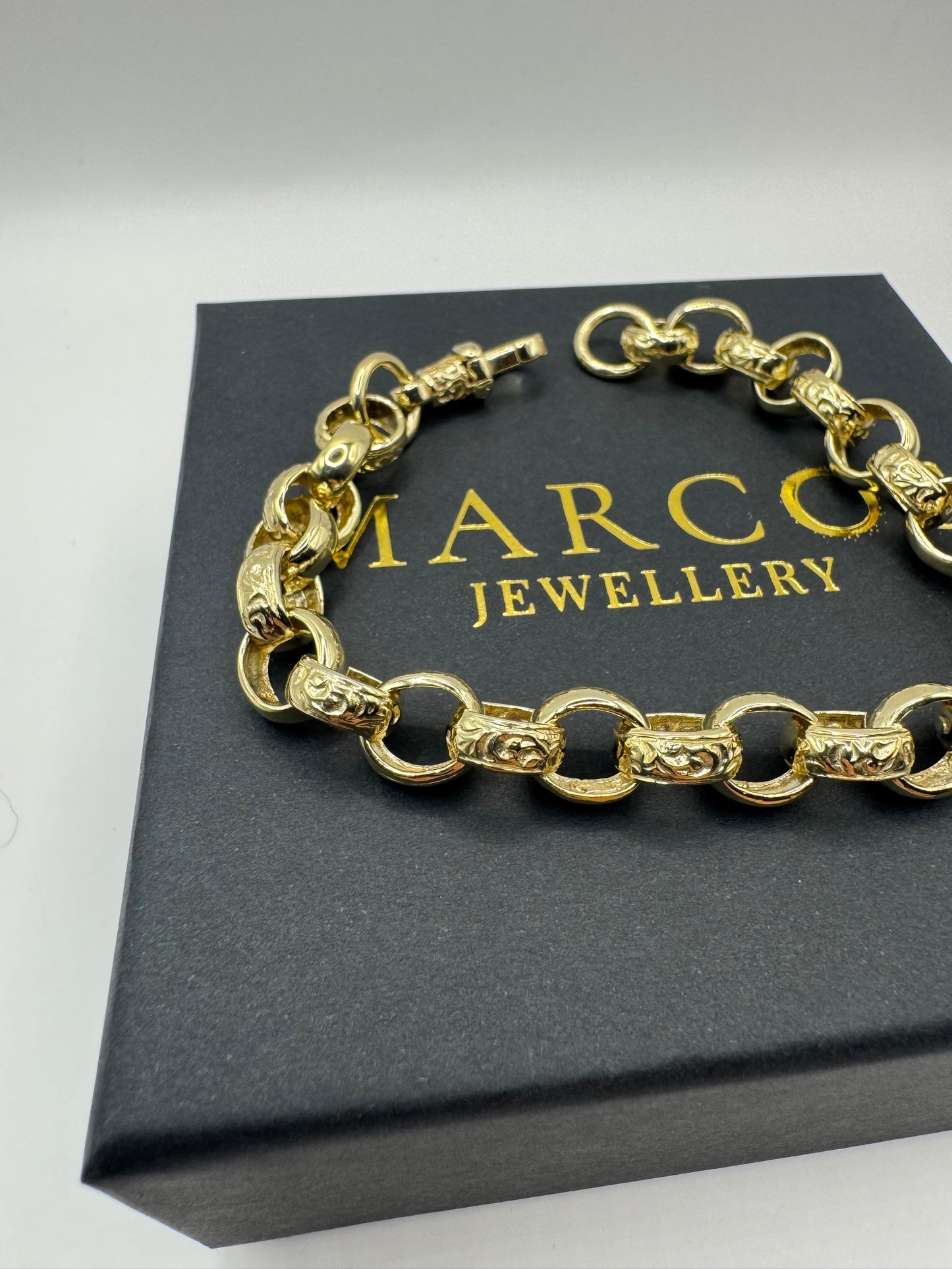 9ct Gold Oval Belcher Bracelet 9.1" 10mm 25g