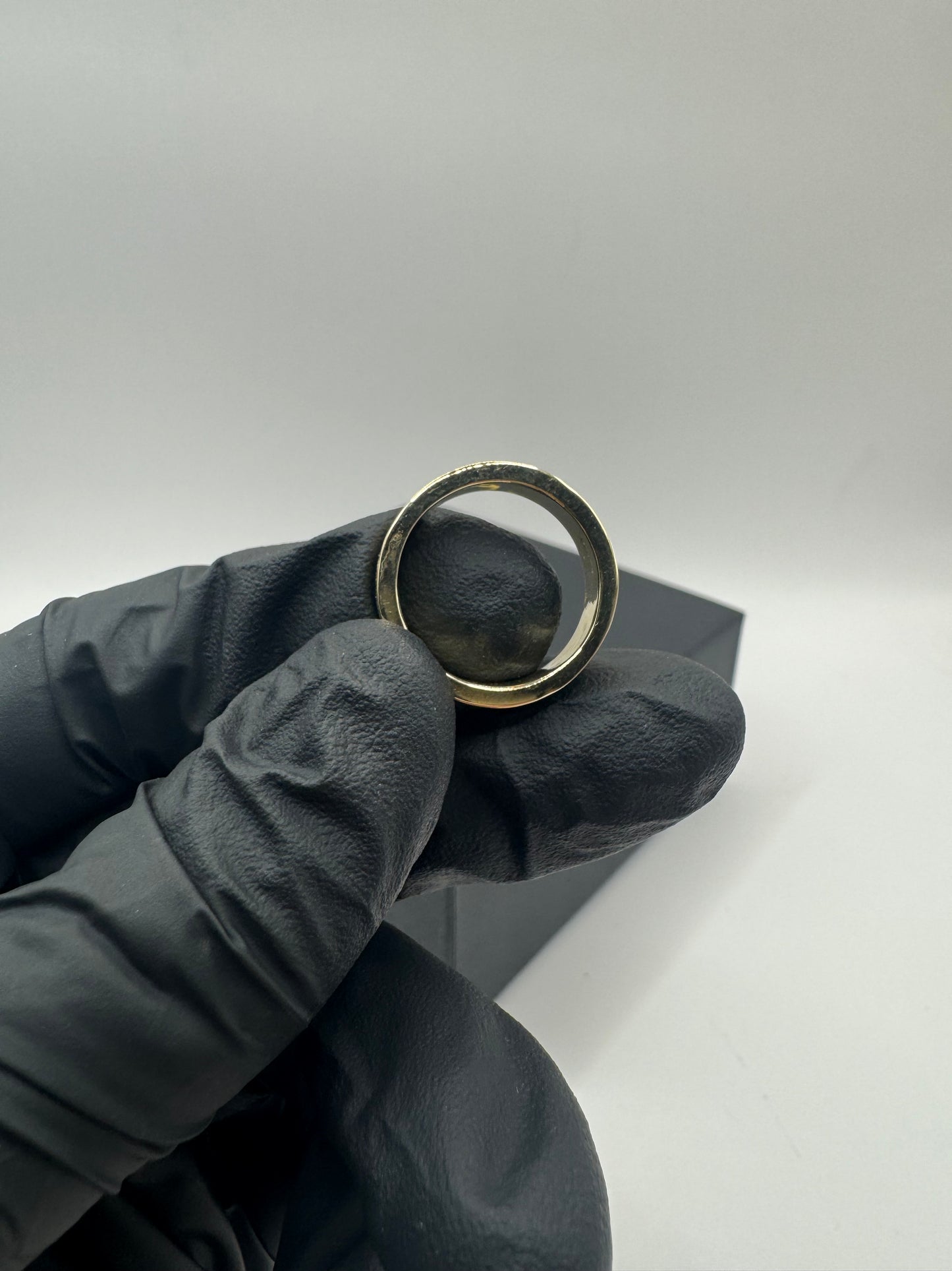 9ct Gold Designer Style Ring Size O 6.29g