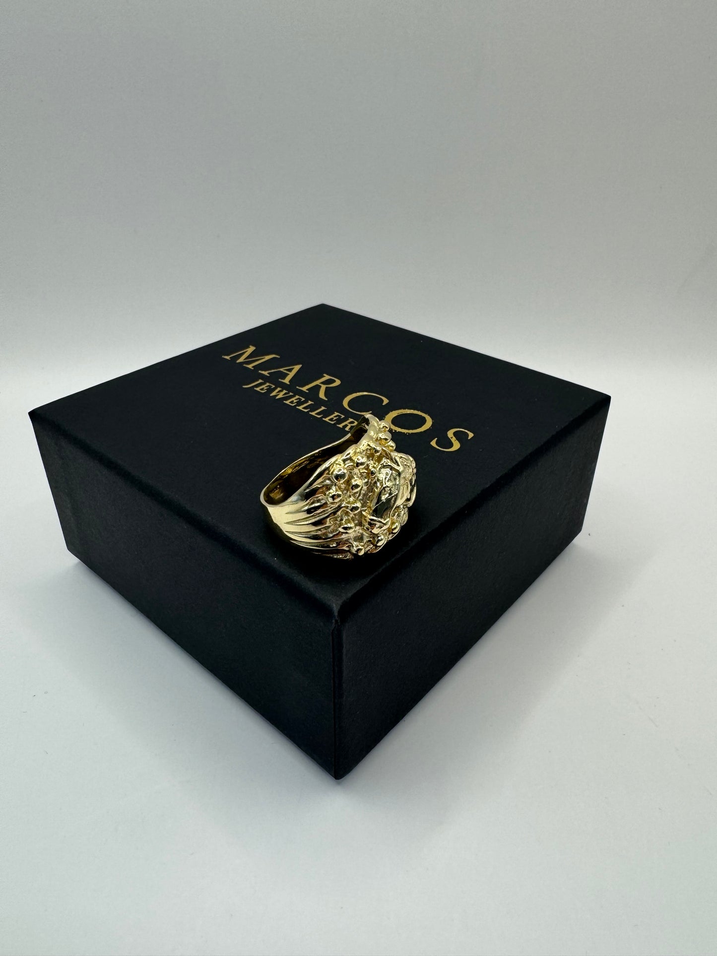 9ct Gold Keeper X Horse Face Ring Size Y 16.45g