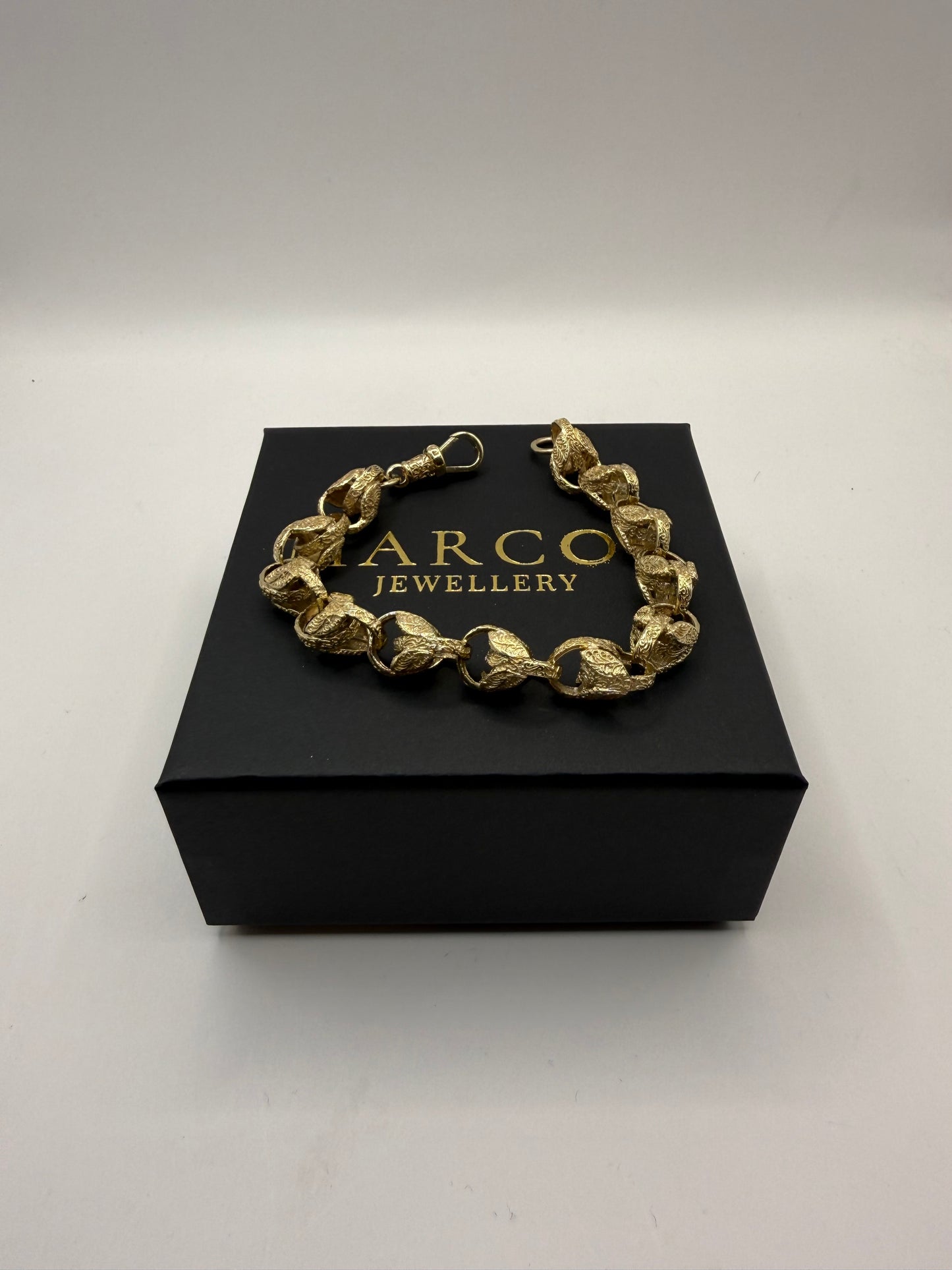 9ct Gold Tulip Bracelet 9" 11mm 34.4g