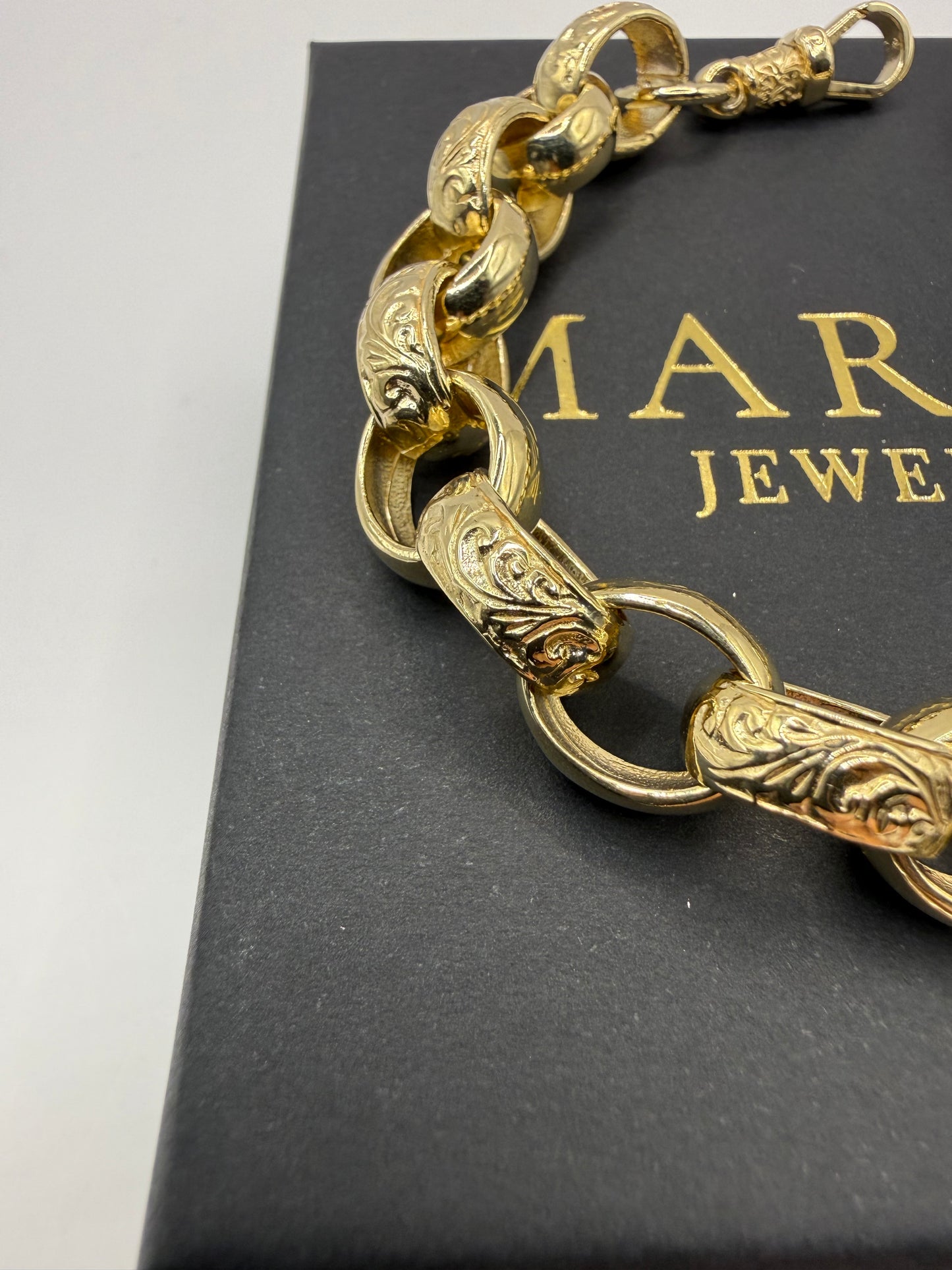 9ct Gold Oval Belcher Bracelet 9" 12-14mm 49.1g