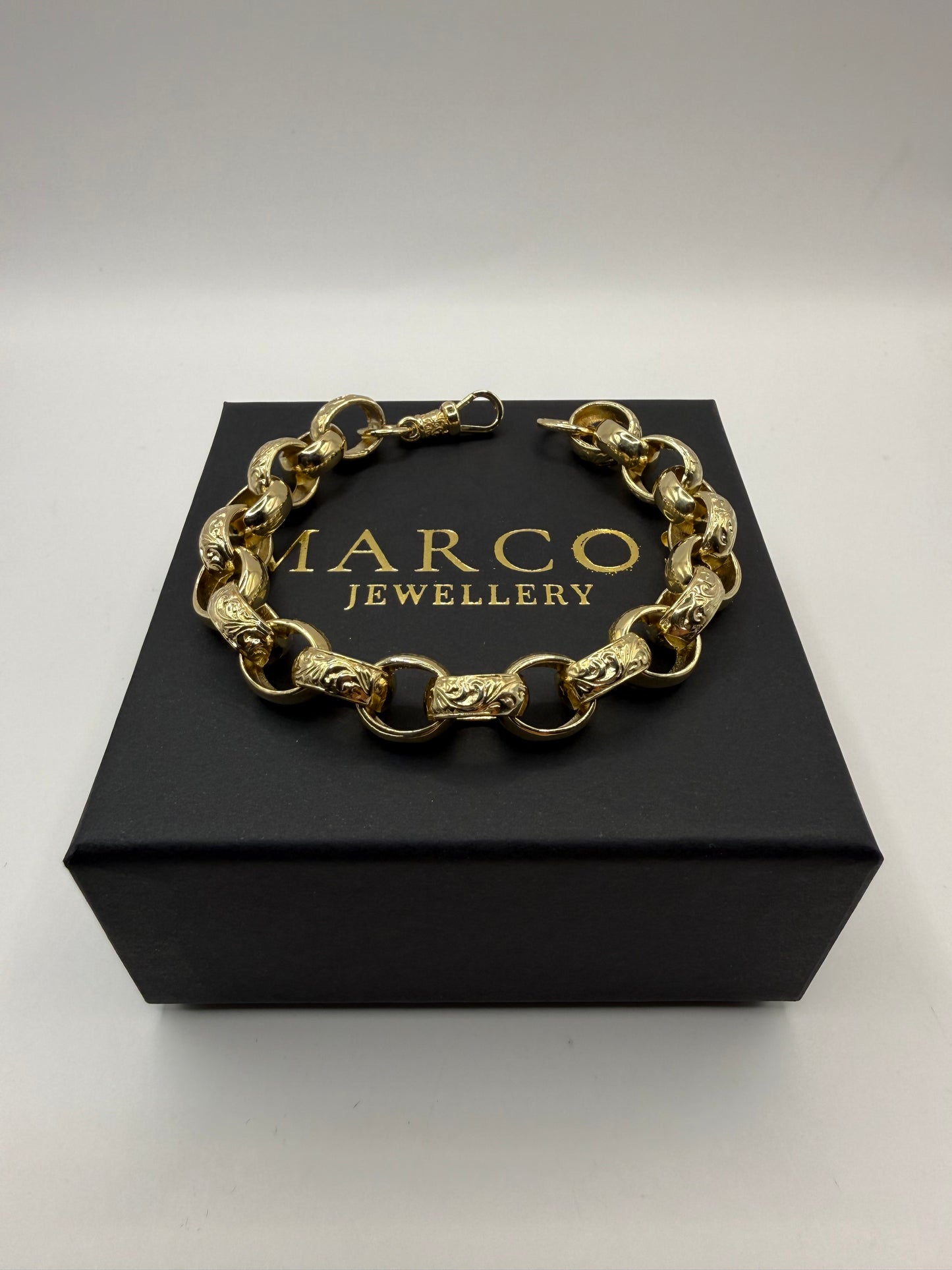 9ct Gold Oval Belcher Bracelet 9" 12-14mm 49.1g