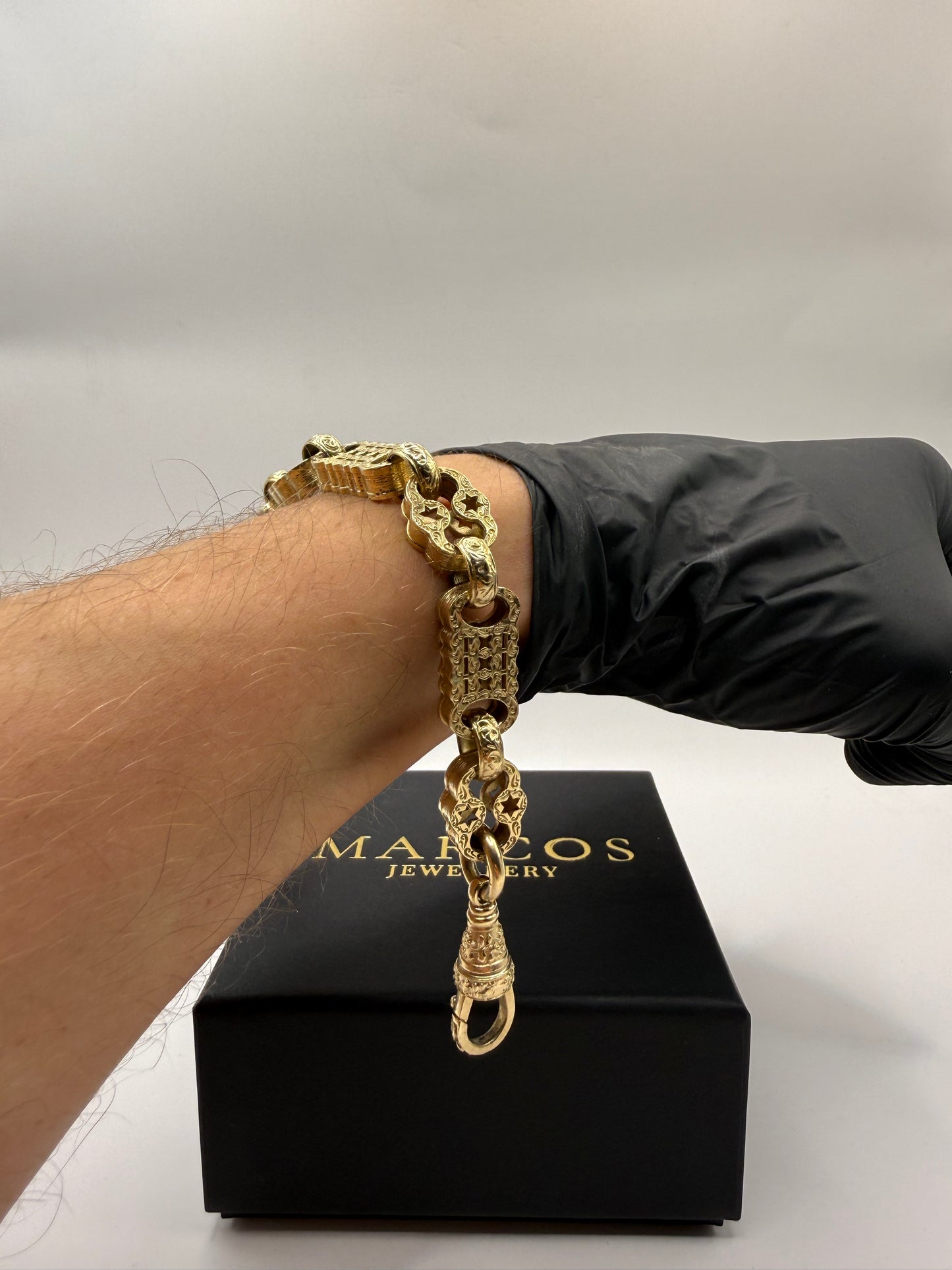 9ct Gold Stars & Bars Bracelet 9" 12mm 52.3g