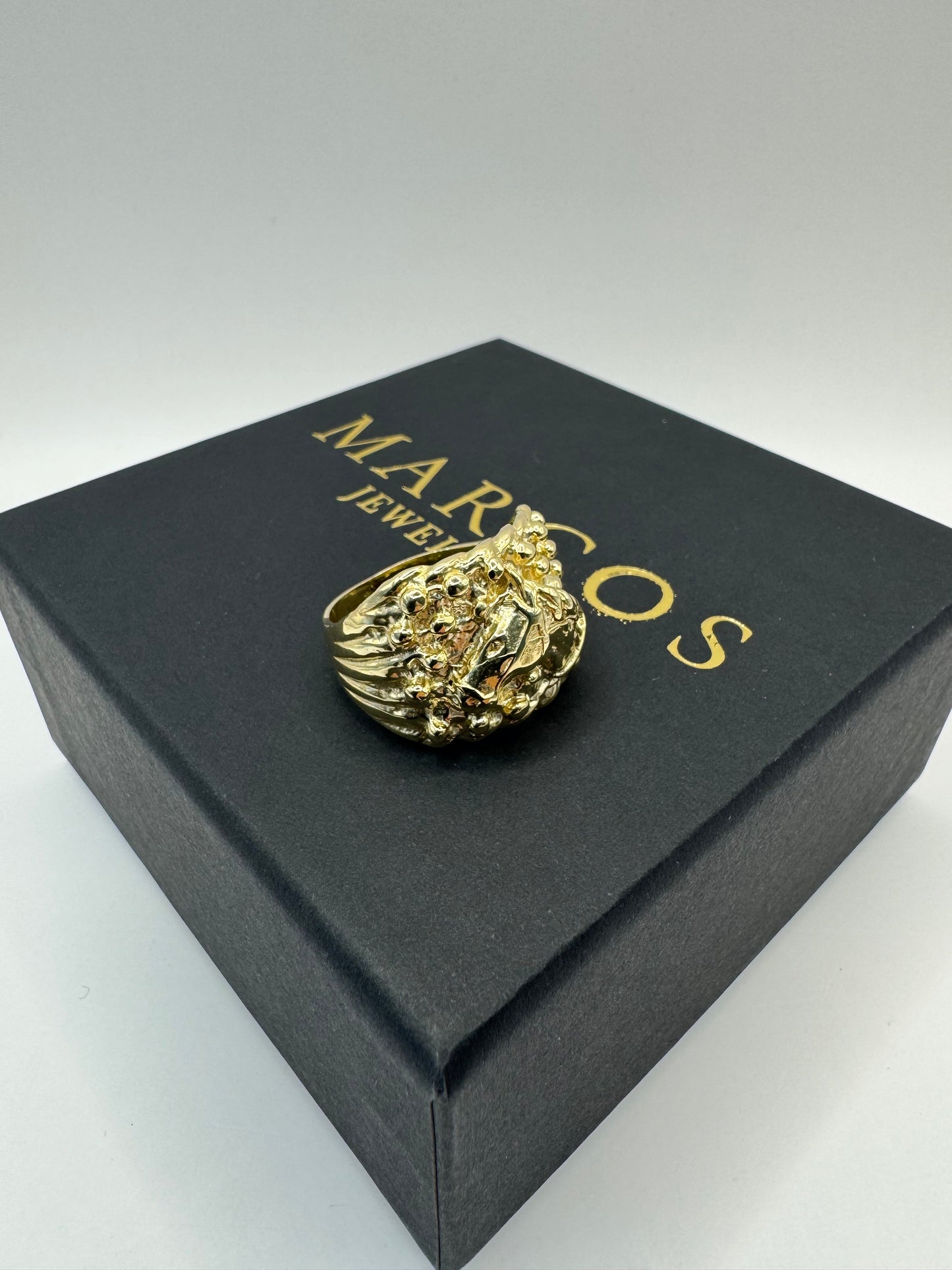 9ct Gold Keeper X Horse Face Ring Size Y 16g
