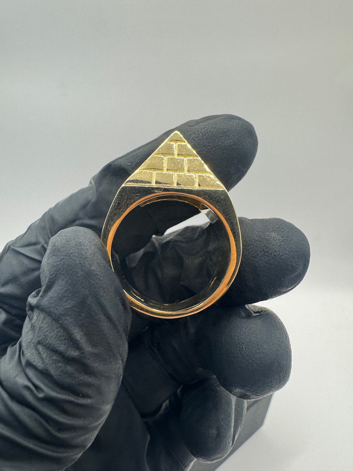 9ct Gold Pyramid Ring Size W-X 23.57g