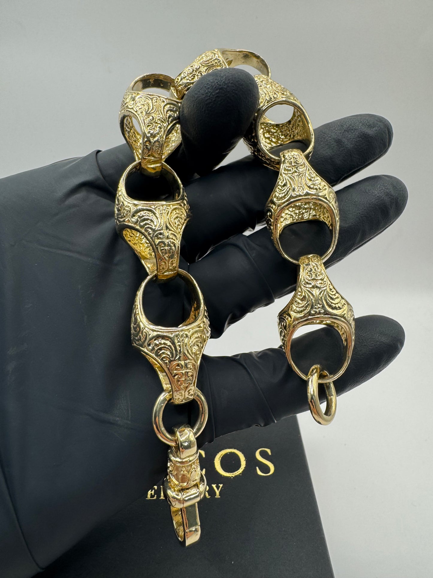 9ct Gold XL Acorn Bracelet 9.75" 19mm 94.48g