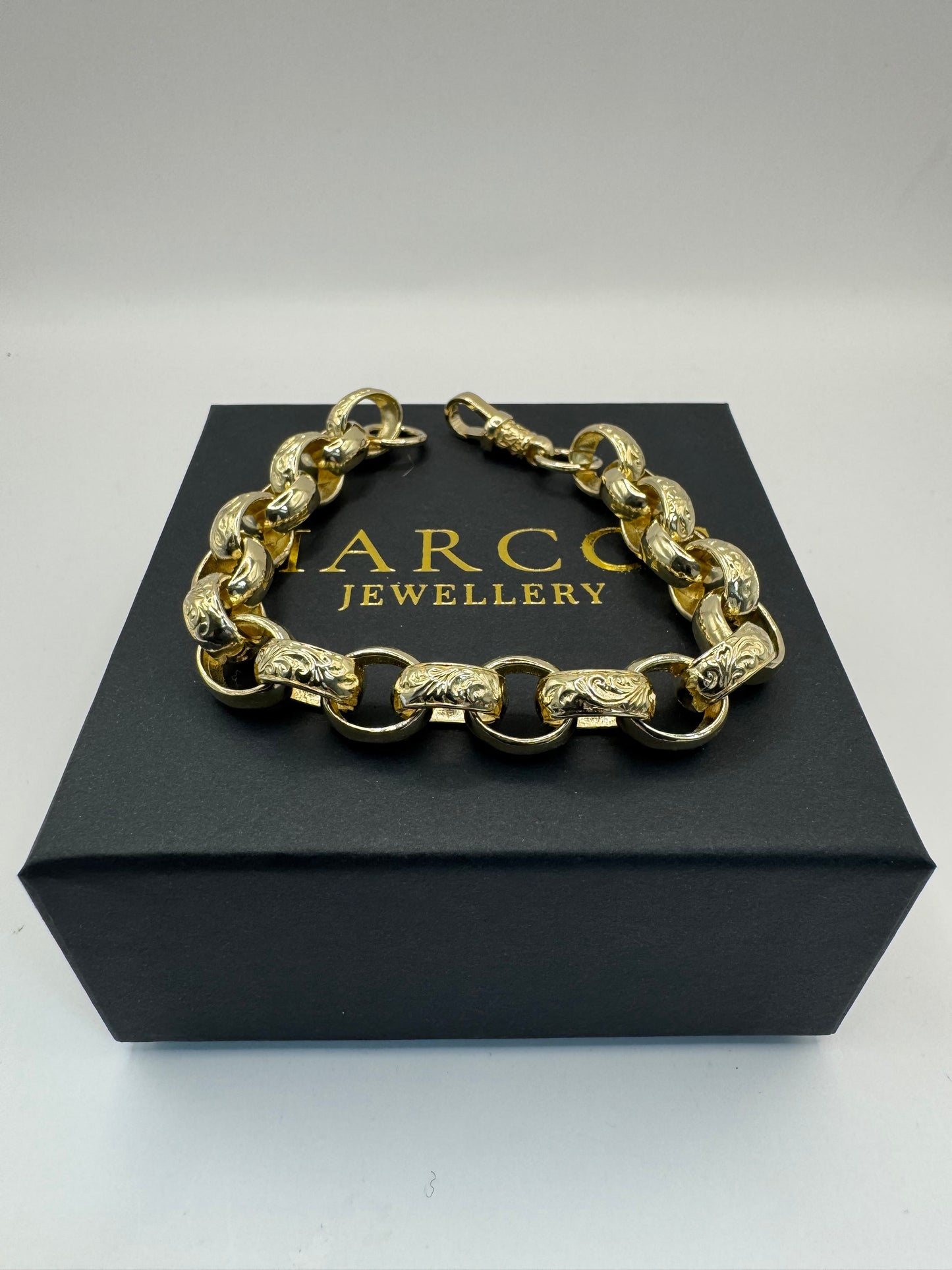 9ct Gold Oval Belcher Bracelet 9.25” 12-14mm 49.75g
