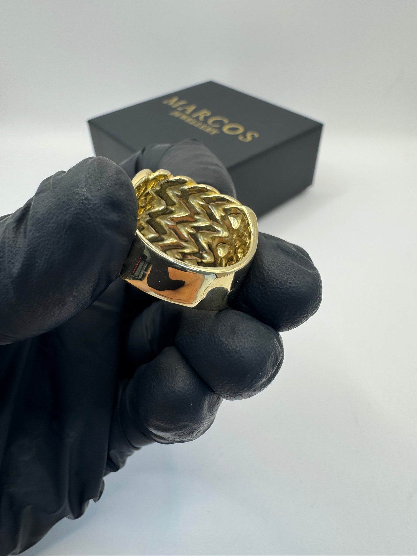 9ct Gold Keeper Ring Size X-Y 22.83g