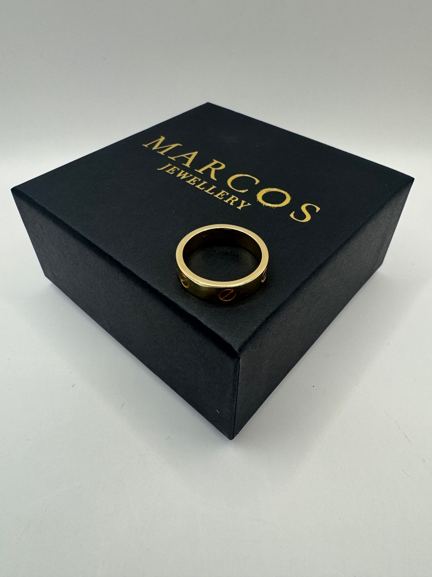 9ct Gold Designer Style Ring Size V-W 7.3g