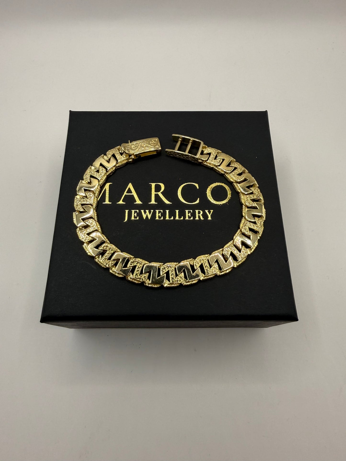 9ct Gold Mariner Link Bracelet 8.5" 10mm 28.61g