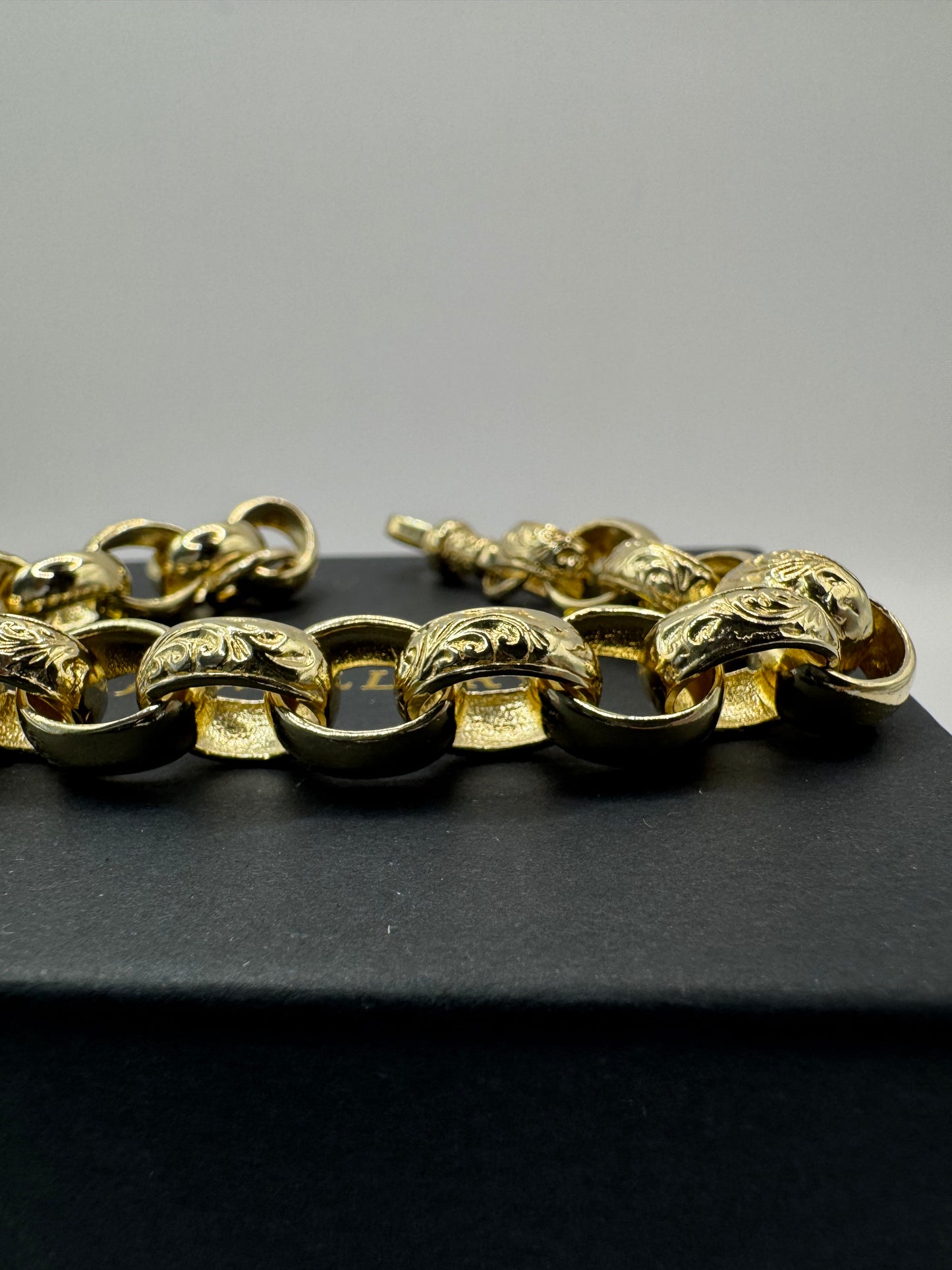 9ct Gold Oval Belcher Bracelet 9.25” 12-14mm 49.38g