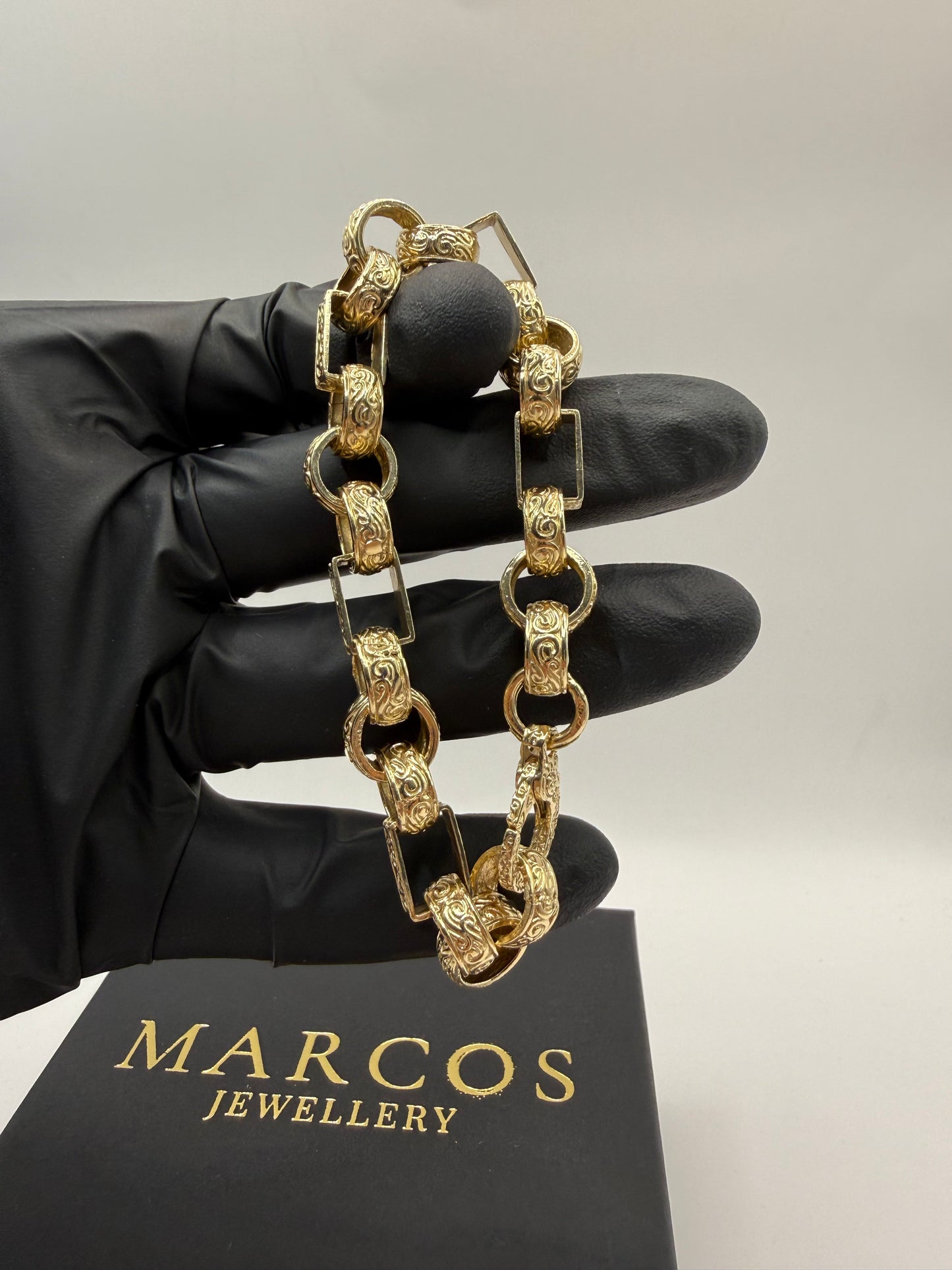 9ct Gold Gypsy Link Bracelet 8" 11mm 29.67g