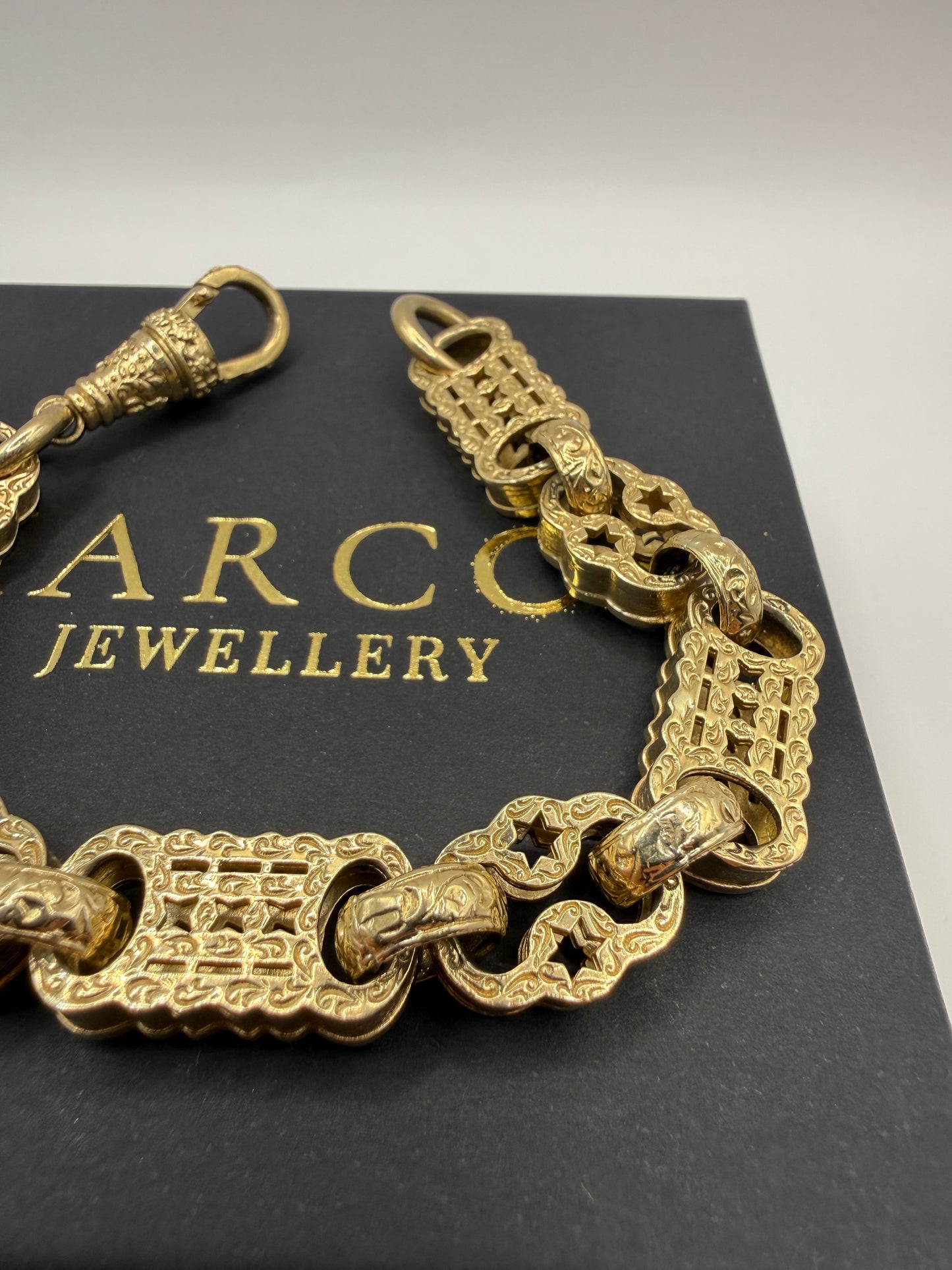 9ct Gold Stars & Bars Bracelet 9" 12mm 52.3g