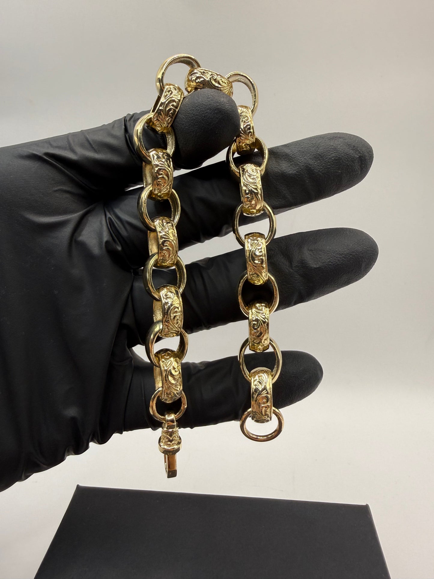 9ct Gold Oval Belcher Bracelet 9" 12-14mm 49.1g