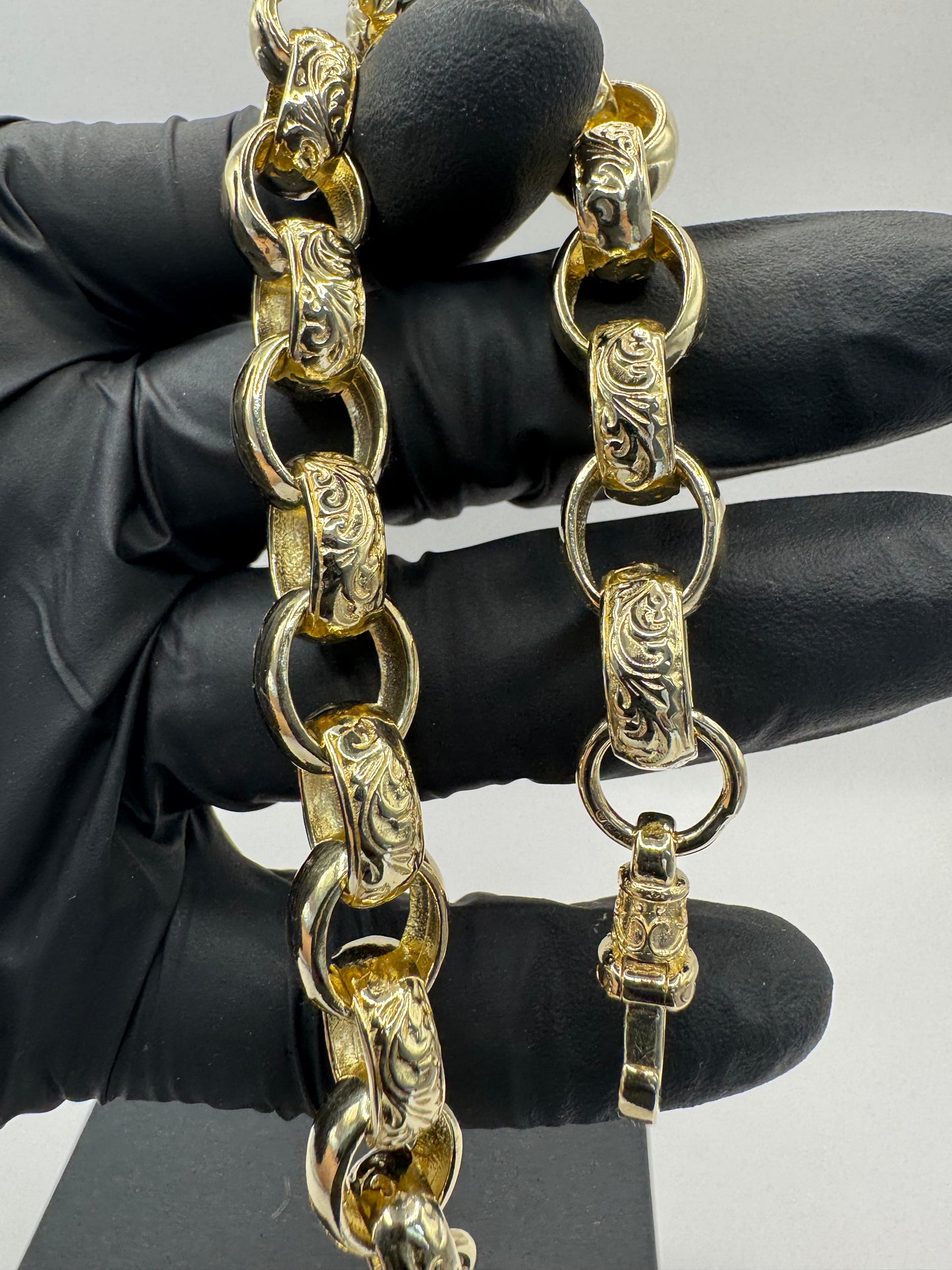 9ct Gold Oval Belcher Bracelet 9.25” 12-14mm 49.75g