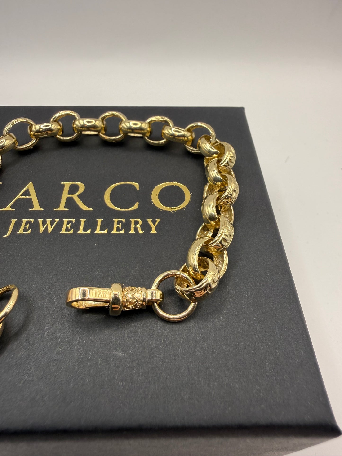 9ct Gold Belcher Bracelet 9" 10mm 26.54g