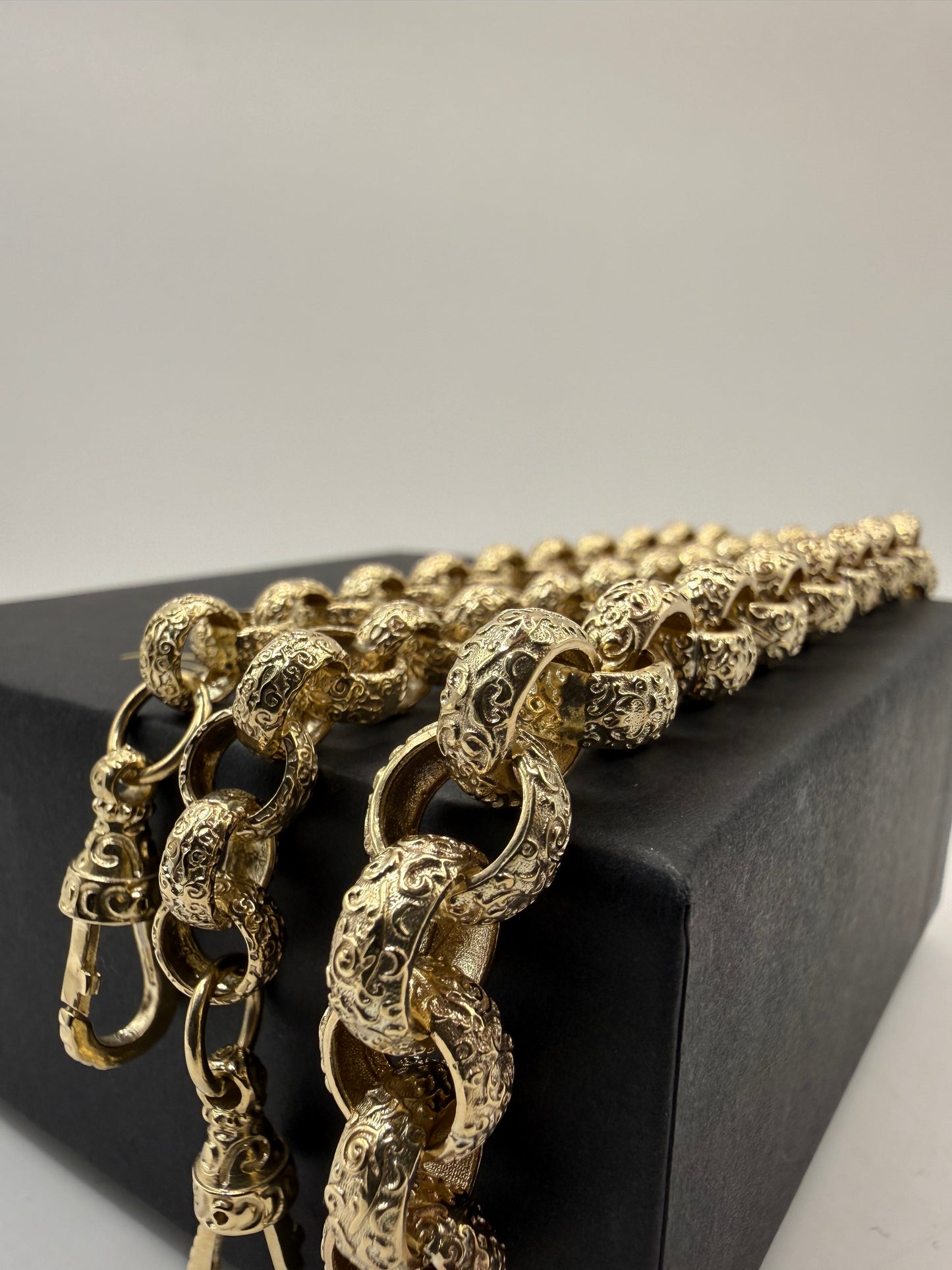 9ct Gold Belcher Bracelet 7.75" 11mm 33g