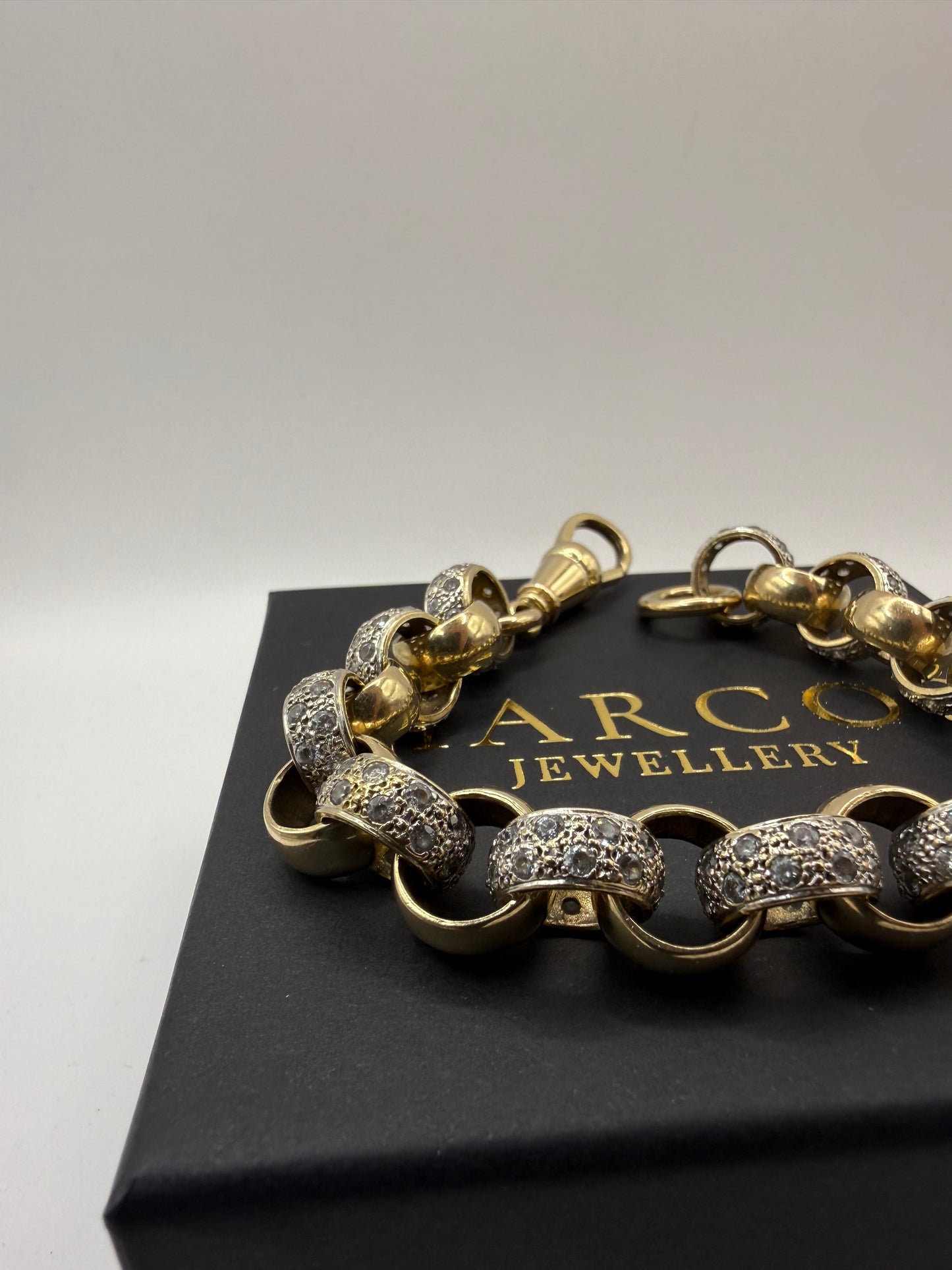 9ct Gold CZ Belcher Bracelet 9.5" 14mm 61.11g