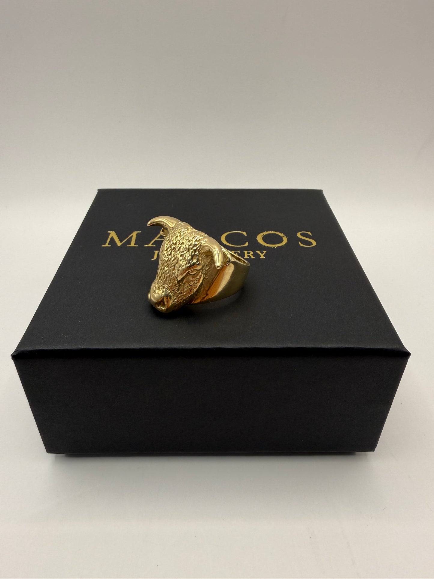 9ct Gold Bull Ring Size U-V 25.88g