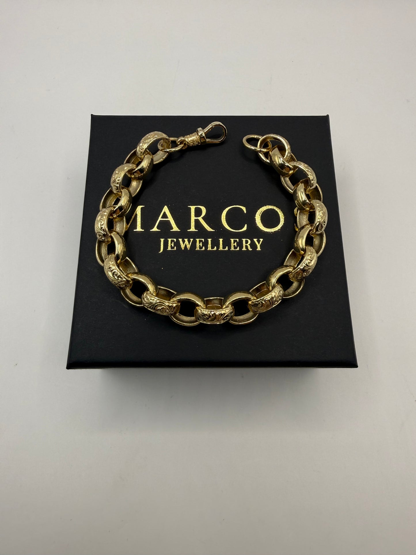 9ct Gold Oval Belcher Bracelet 9" 12-14mm 49.1g