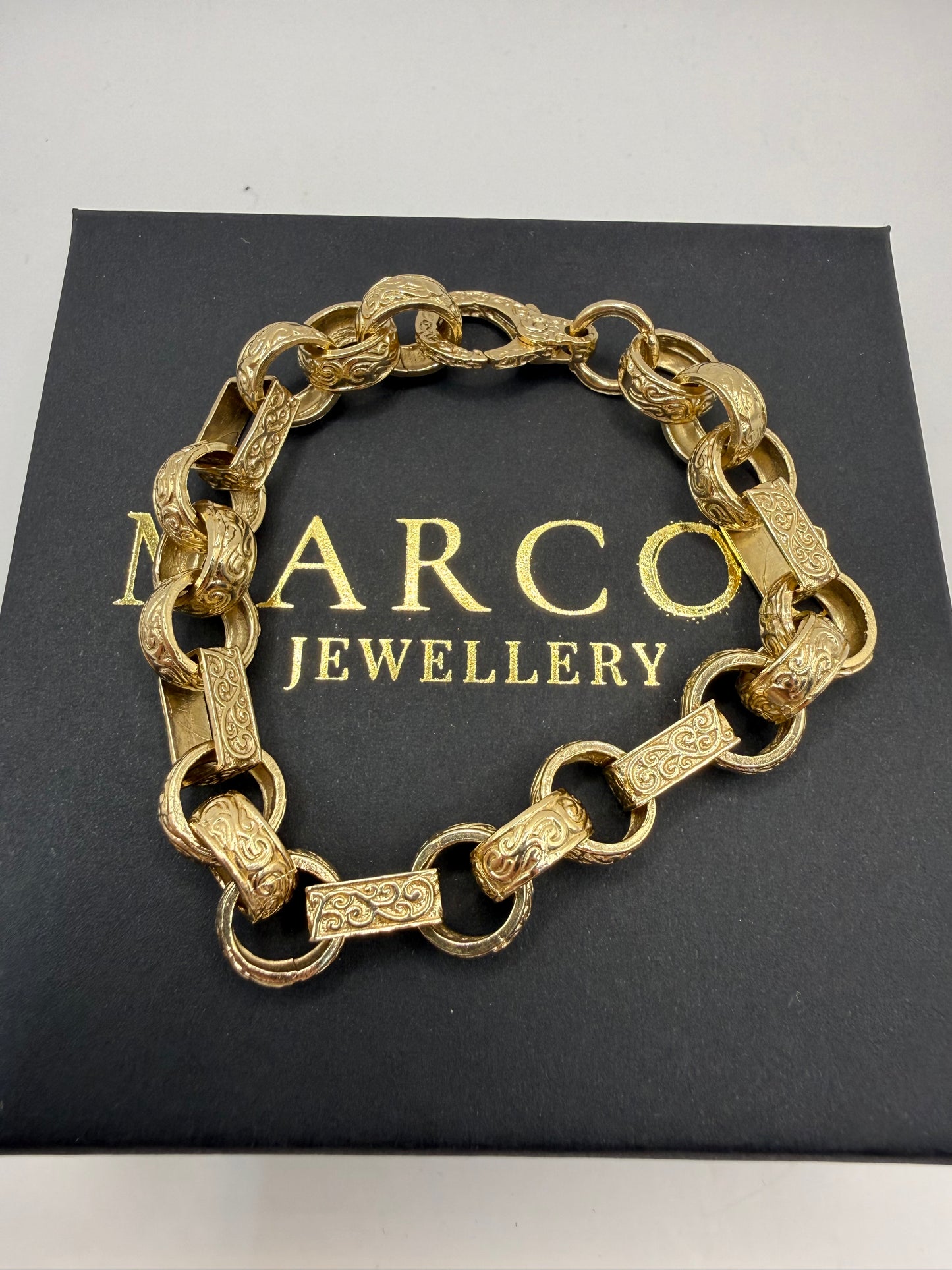 9ct Gold Gypsy Link Bracelet 8" 11mm 29.67g