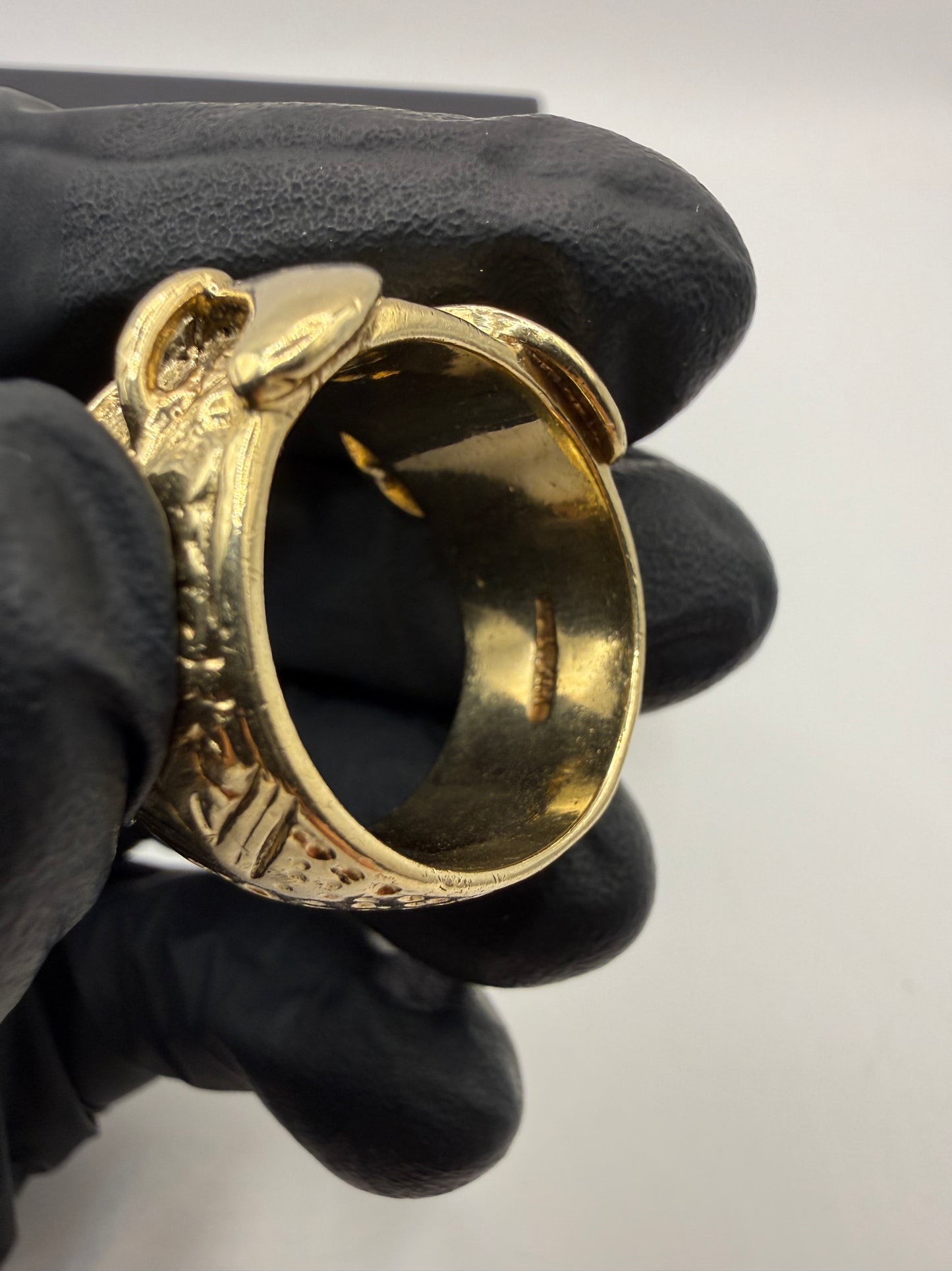 9ct Gold Buckle Ring Size Y 22.56g