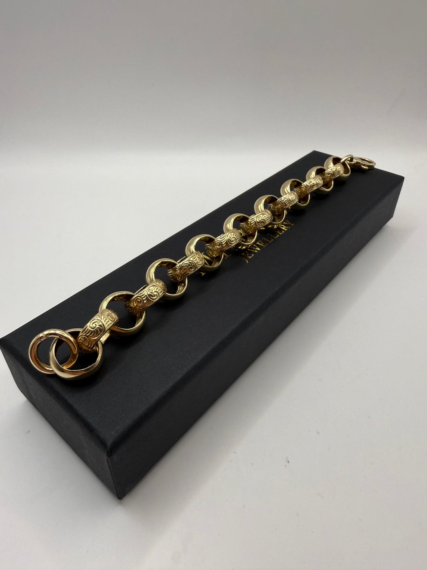 9ct Gold Belcher Bracelet 9" 16mm 43.63g