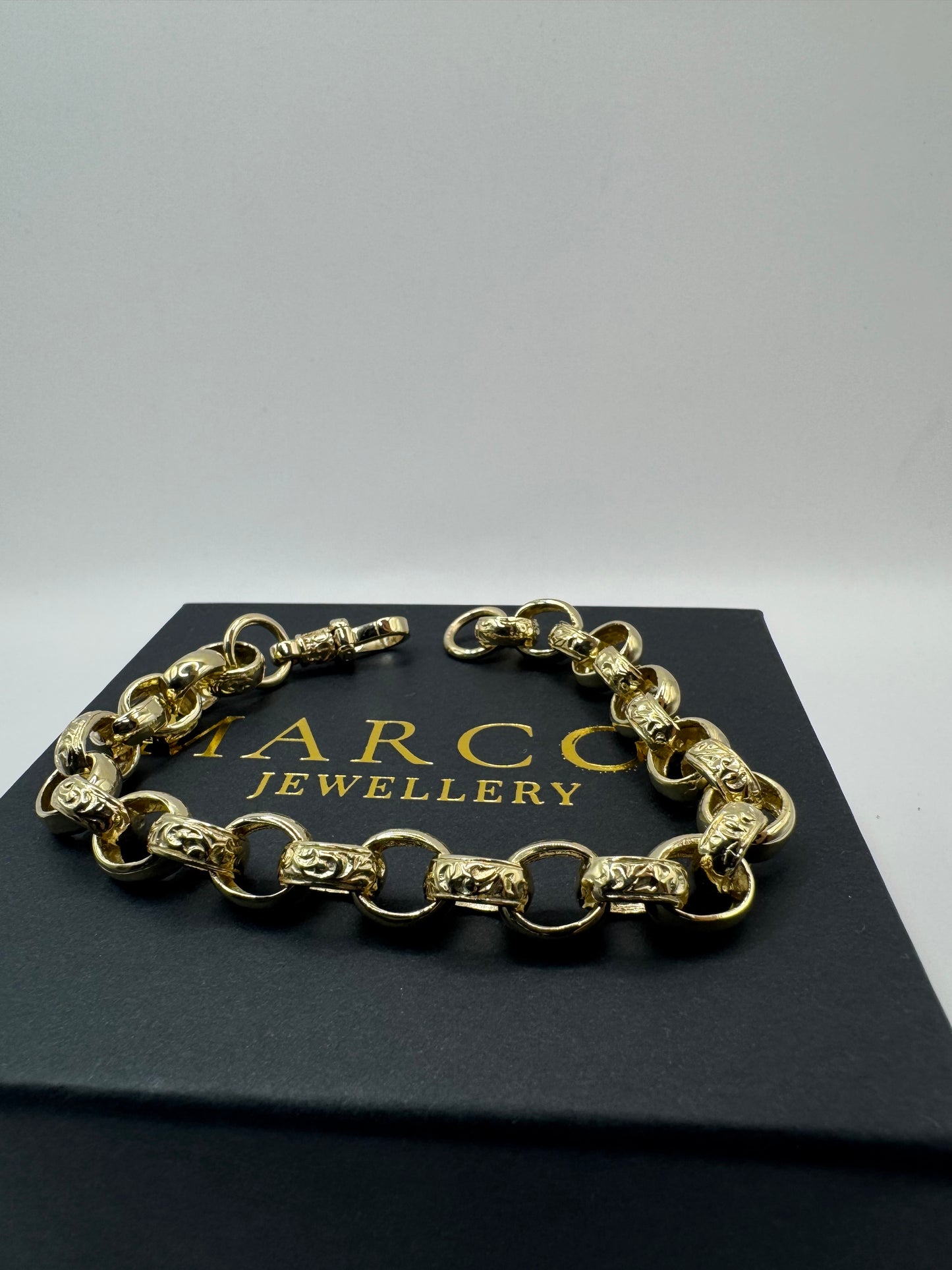 9ct Gold Oval Belcher Bracelet 9.1" 10mm 25g