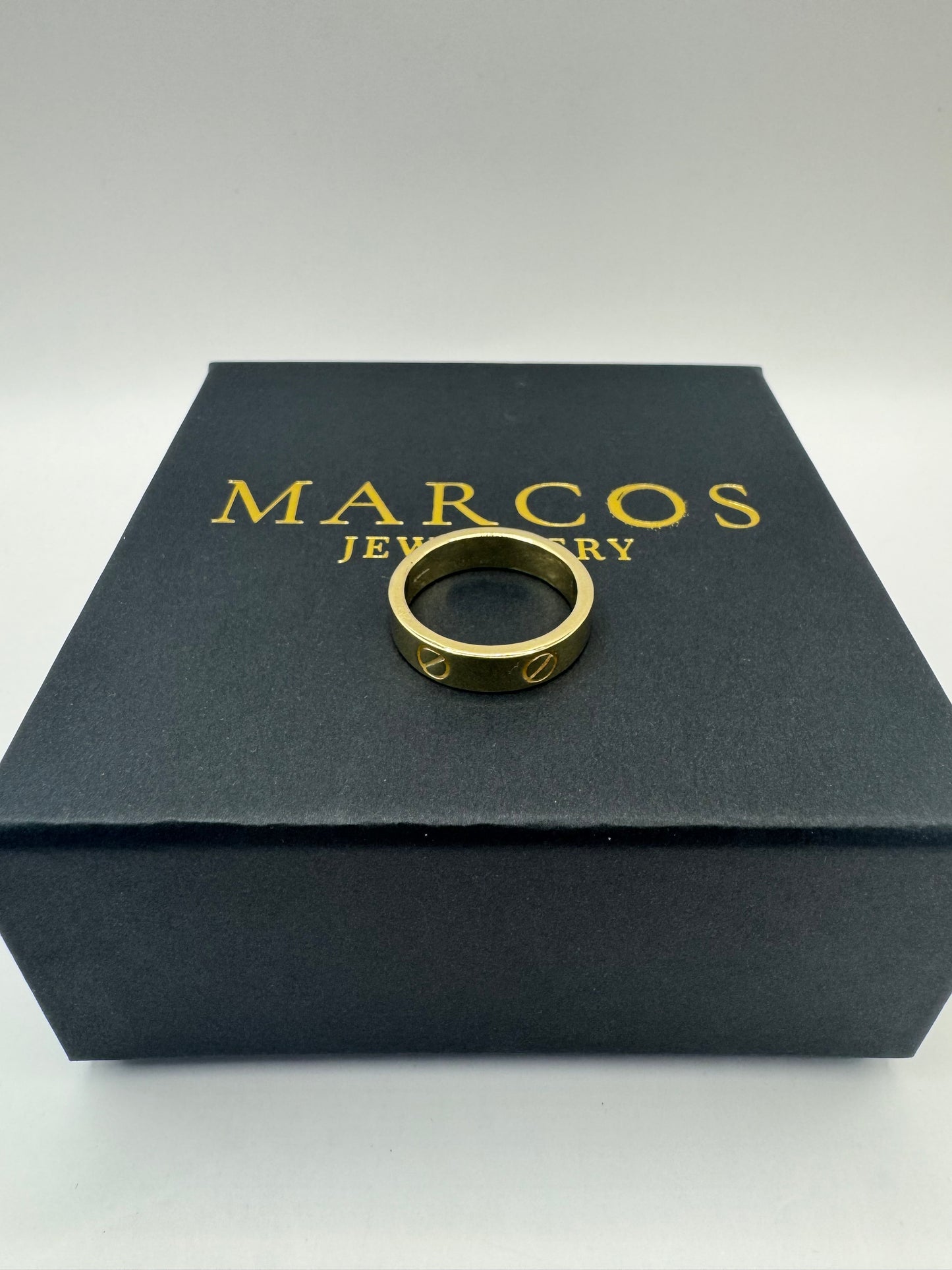 9ct Gold Designer Style Ring Size U 7.1g