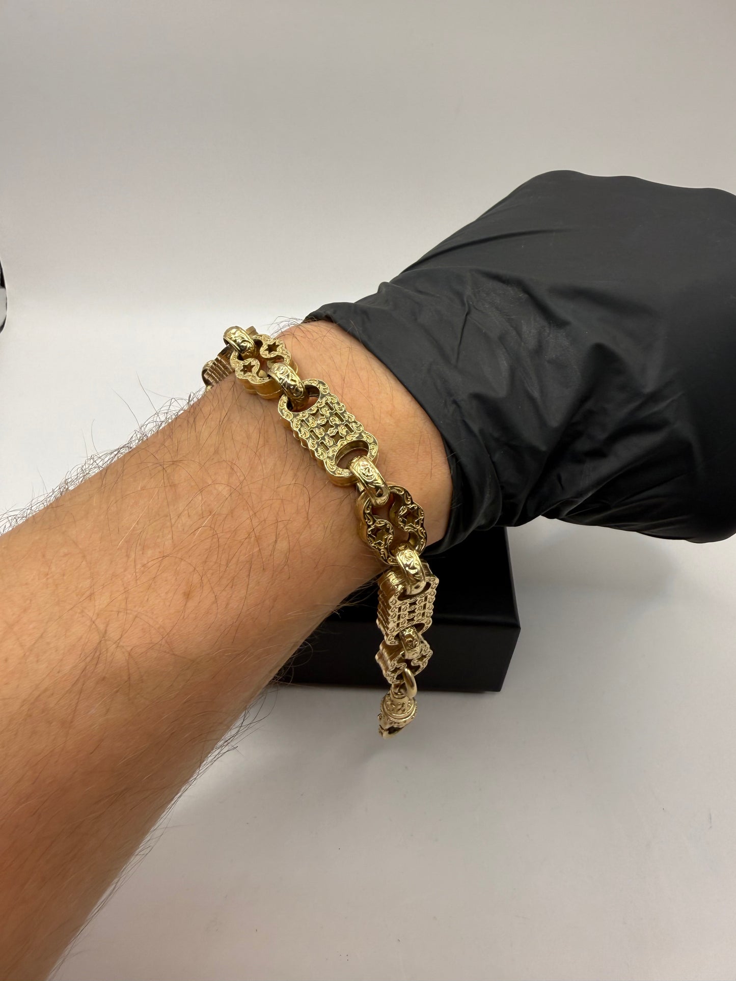 9ct Gold Stars & Bars Bracelet 9" 12mm 52.3g