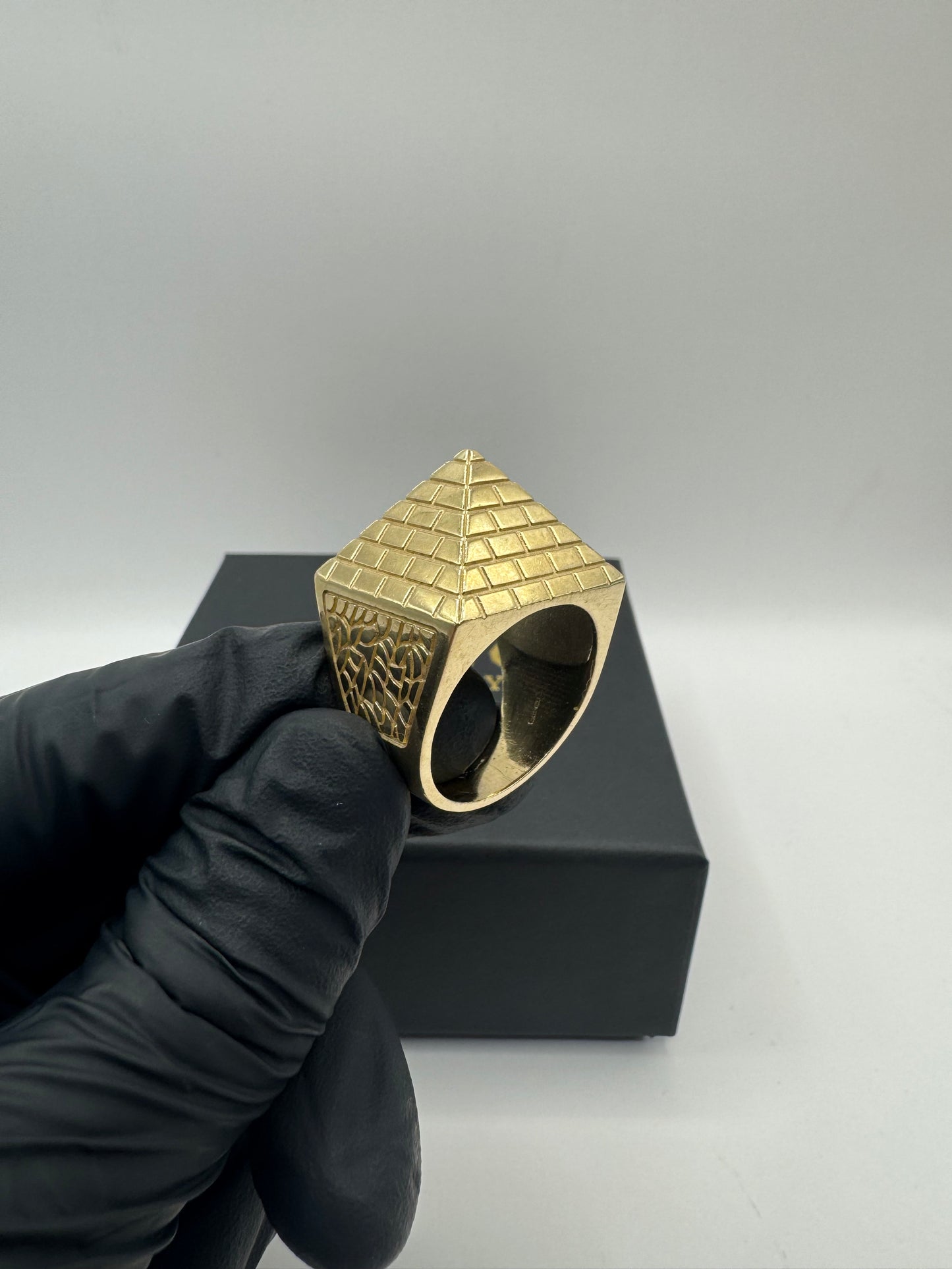 9ct Gold Pyramid Ring Size X-Y 26.45g
