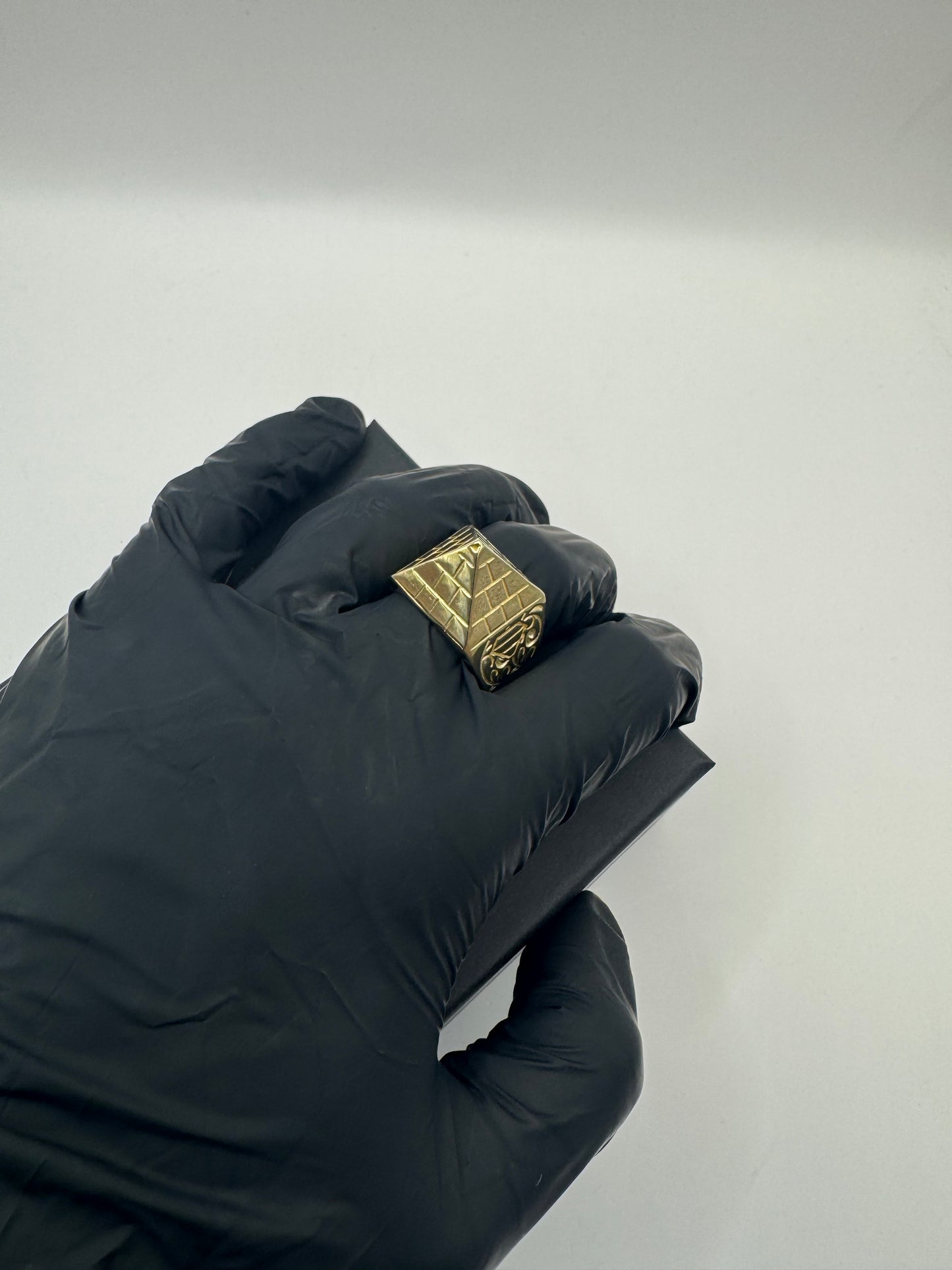 9ct Gold Pyramid Ring Size W-X 23.57g