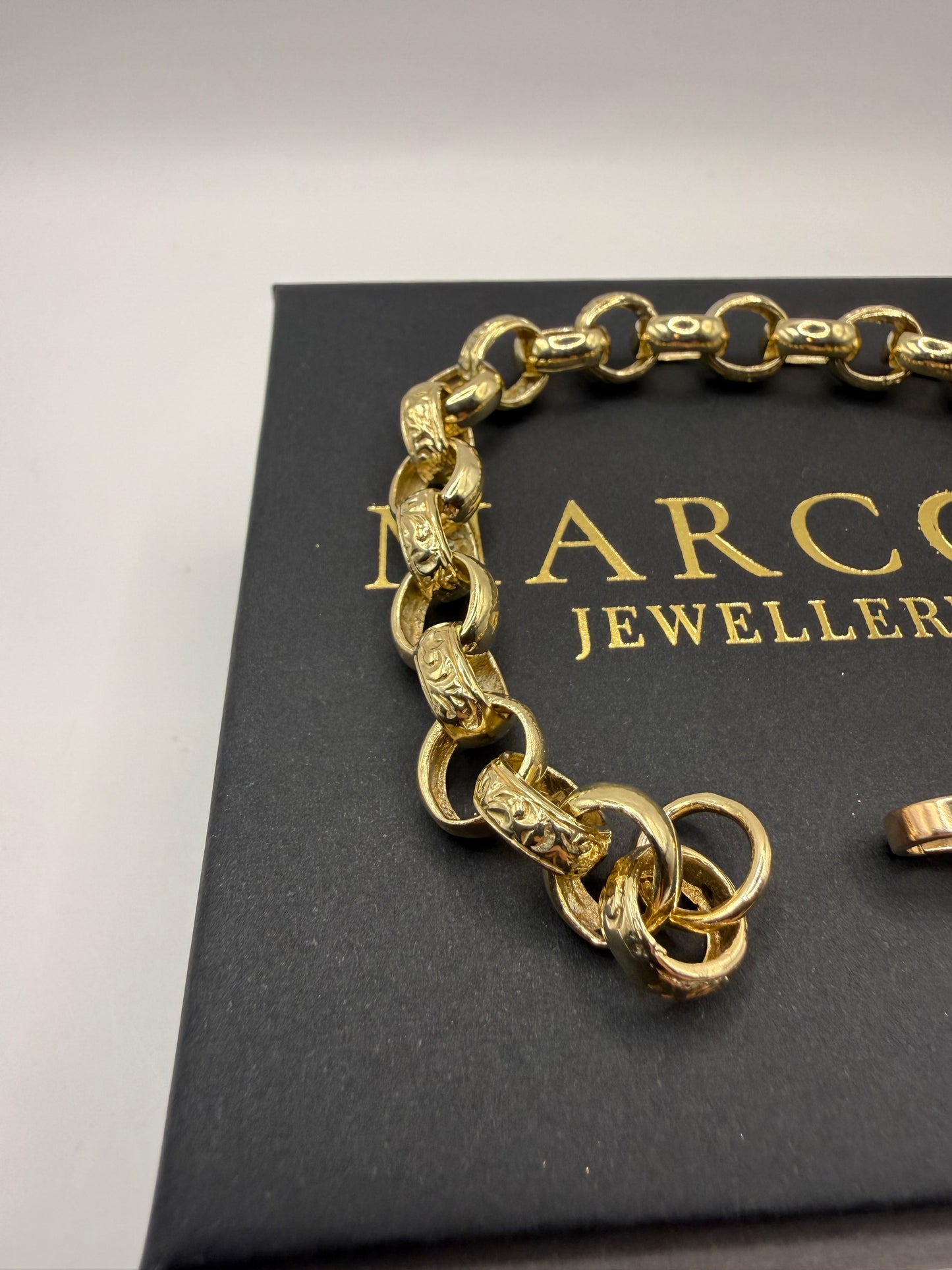 9ct Gold Belcher Bracelet 9" 10mm 26.54g