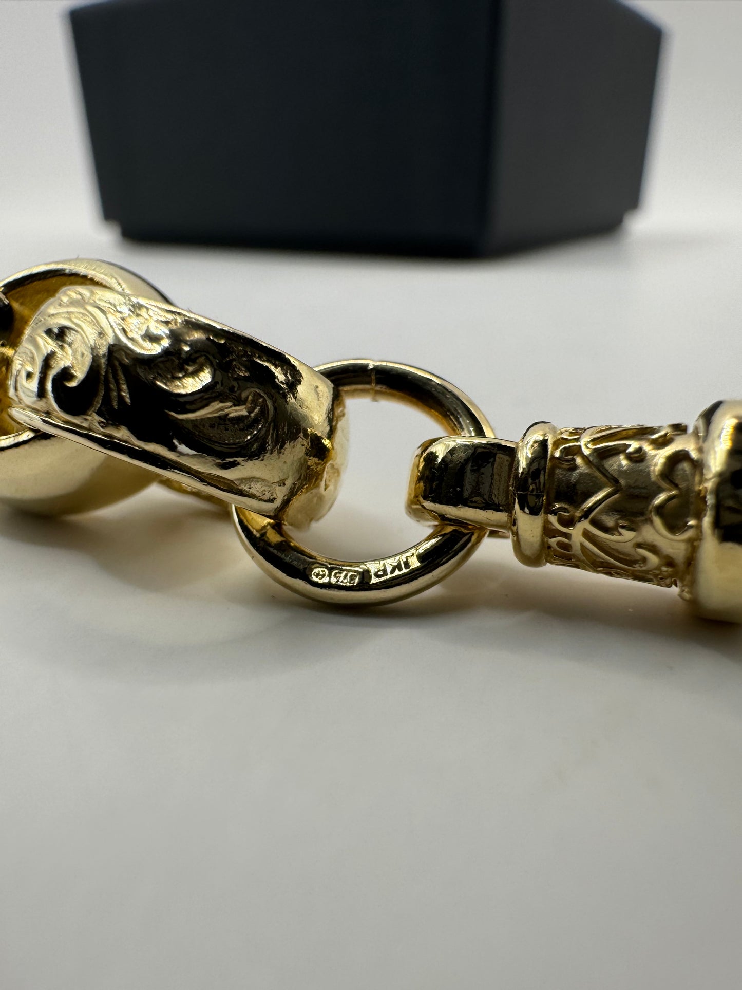 9ct Gold Oval Belcher Bracelet 9.25” 12-14mm 49.38g