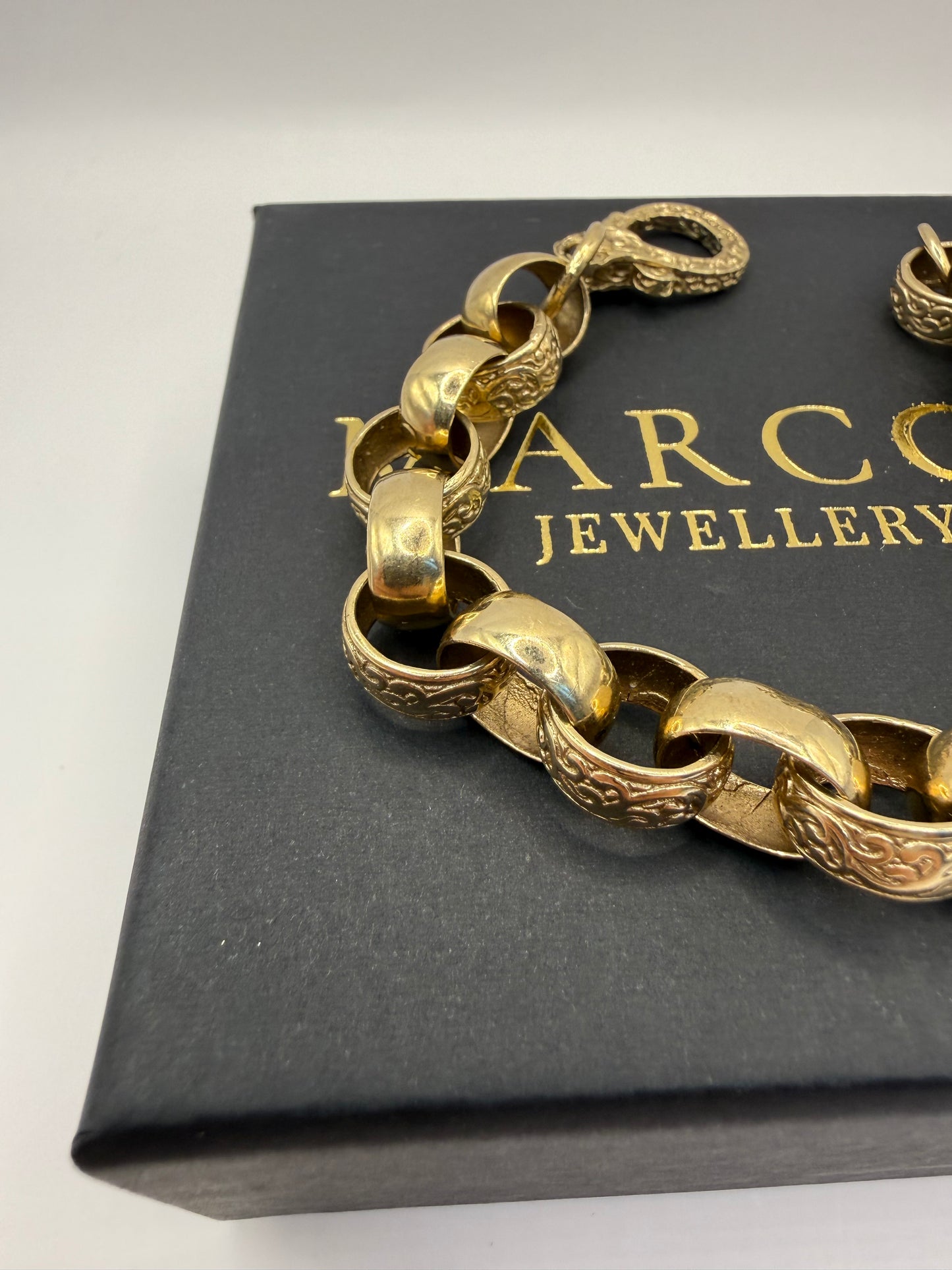 9ct Gold Oval Belcher Bracelet 9” 12-14mm 34g