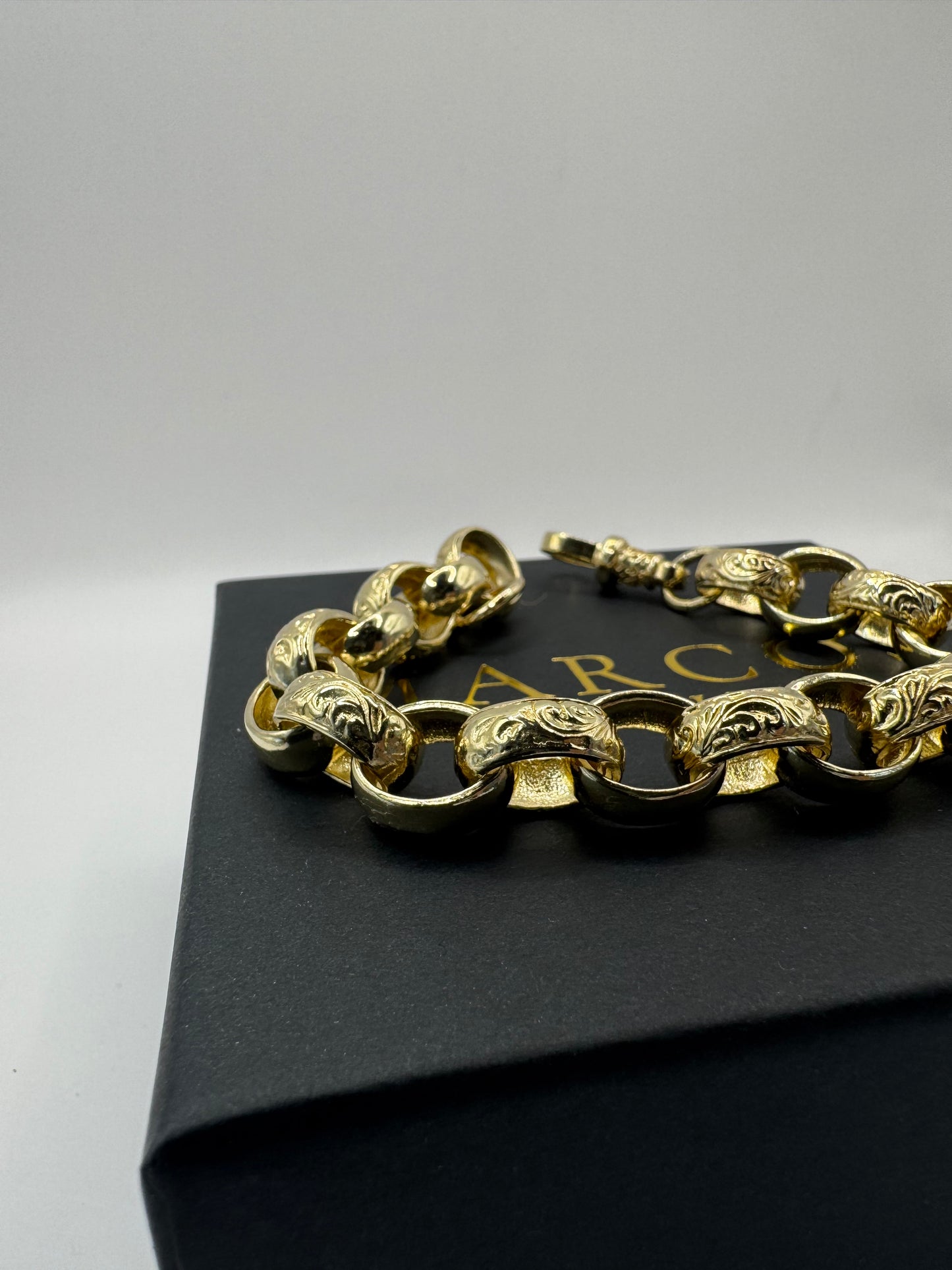 9ct Gold Oval Belcher Bracelet 9.25” 12-14mm 49.38g