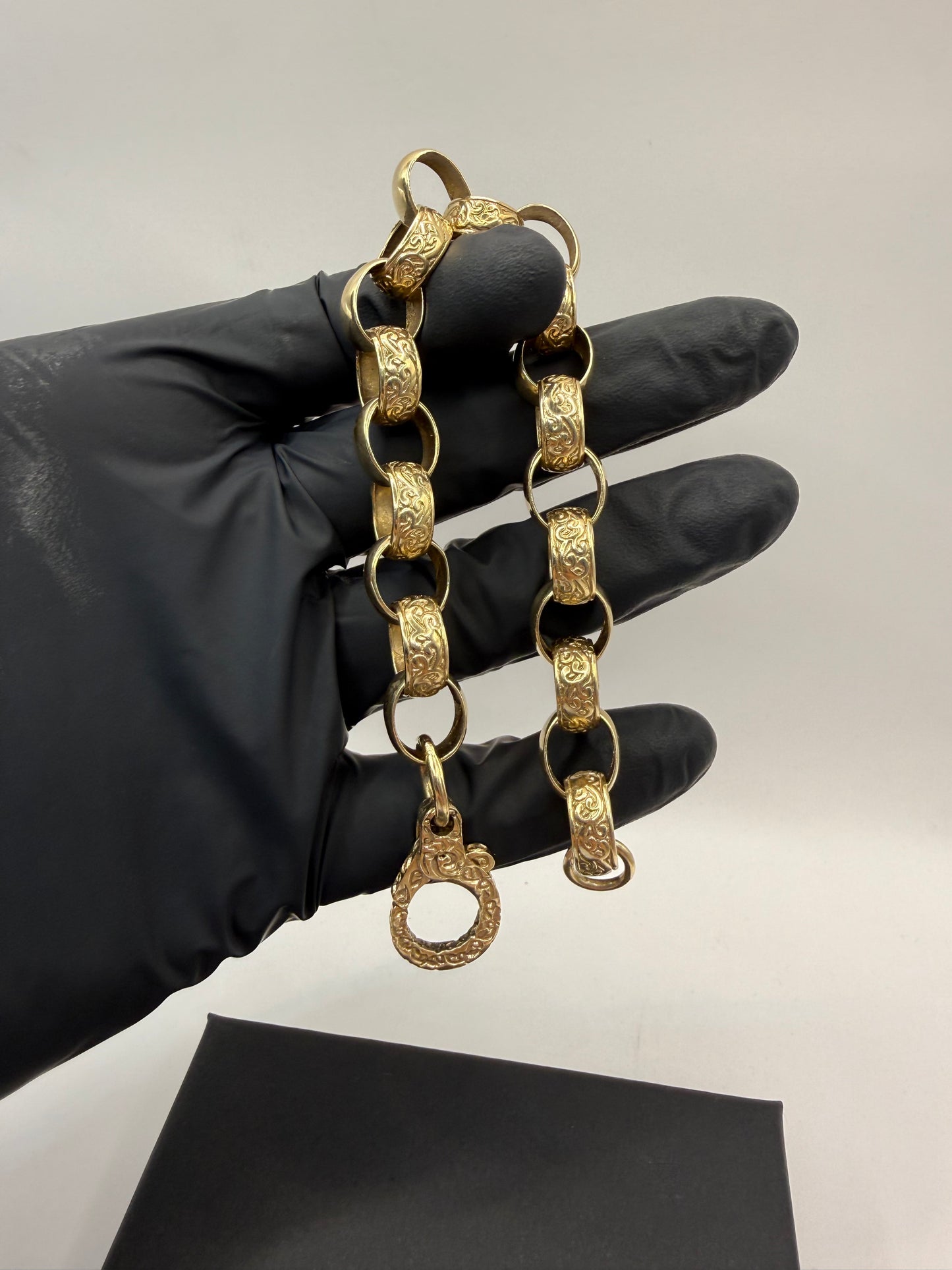 9ct Gold Oval Belcher Bracelet 9” 12-14mm 34g