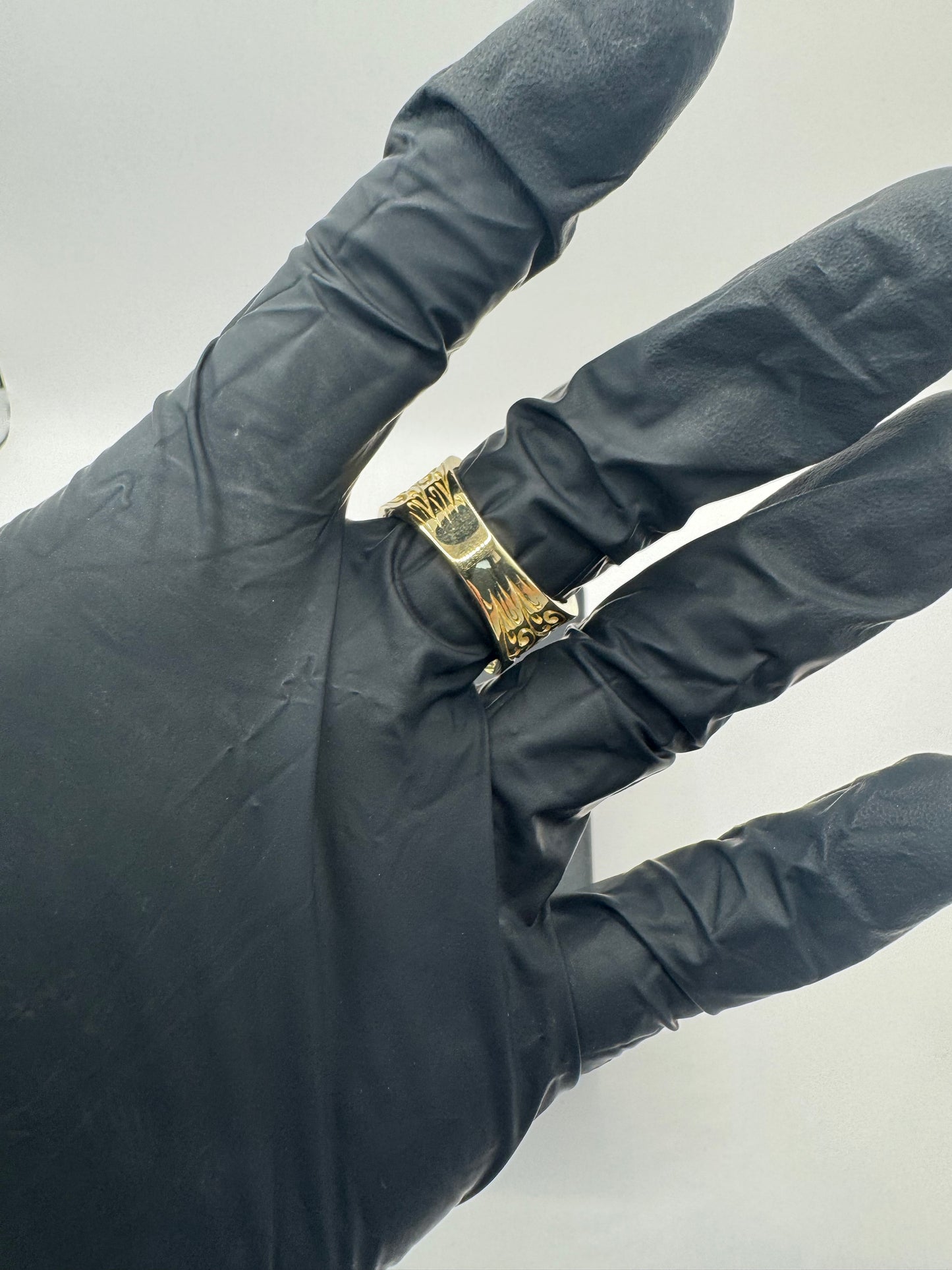 9ct Gold Pyramid Ring Size W-X 23.57g