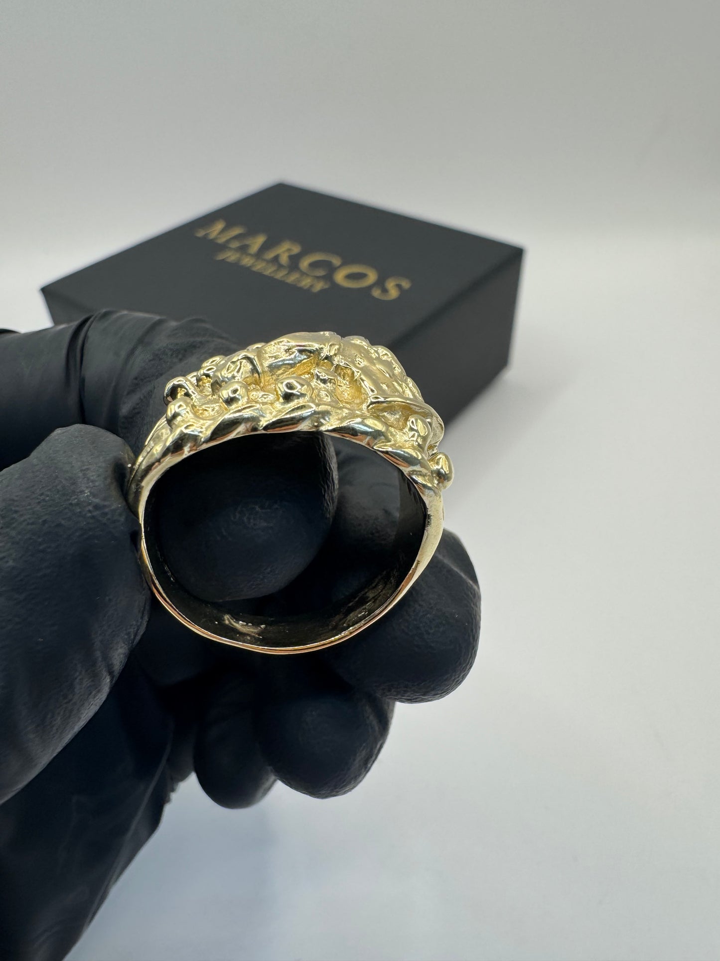 9ct Gold Keeper X Horse Face Ring Size Y 16.45g